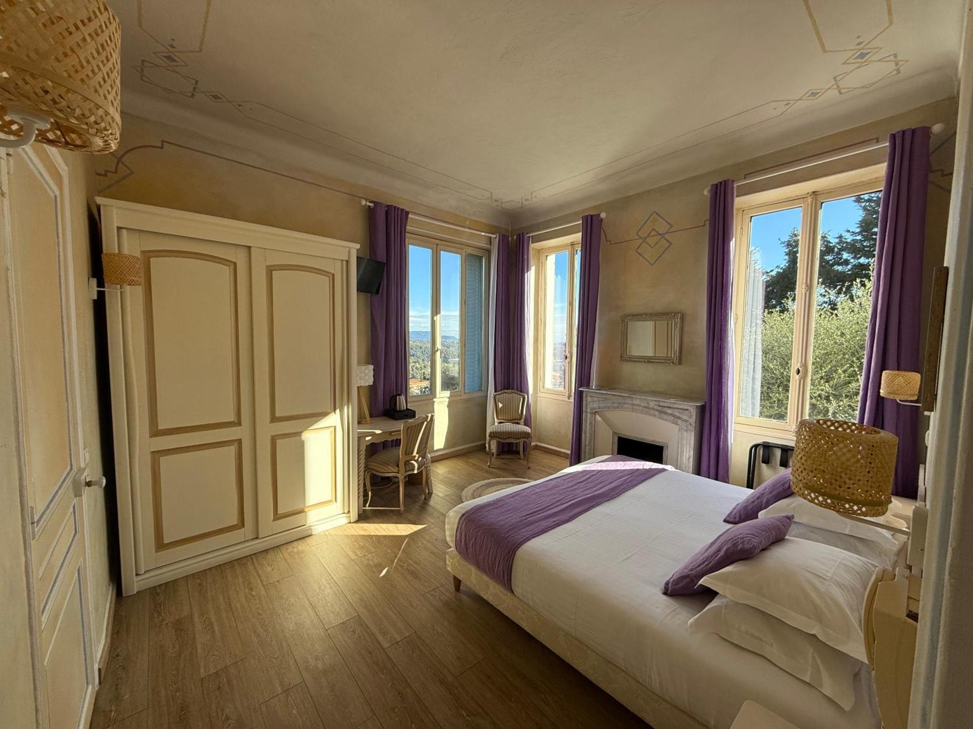 Large double room with balcony and panoramic view
