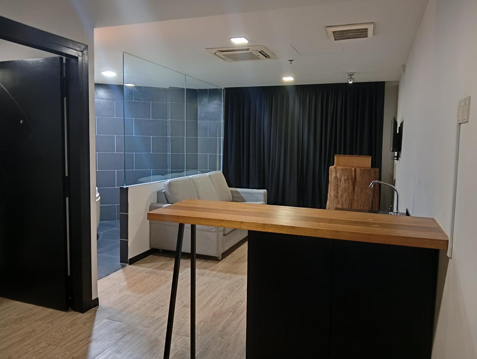 Deluxe King with Jacuzzi