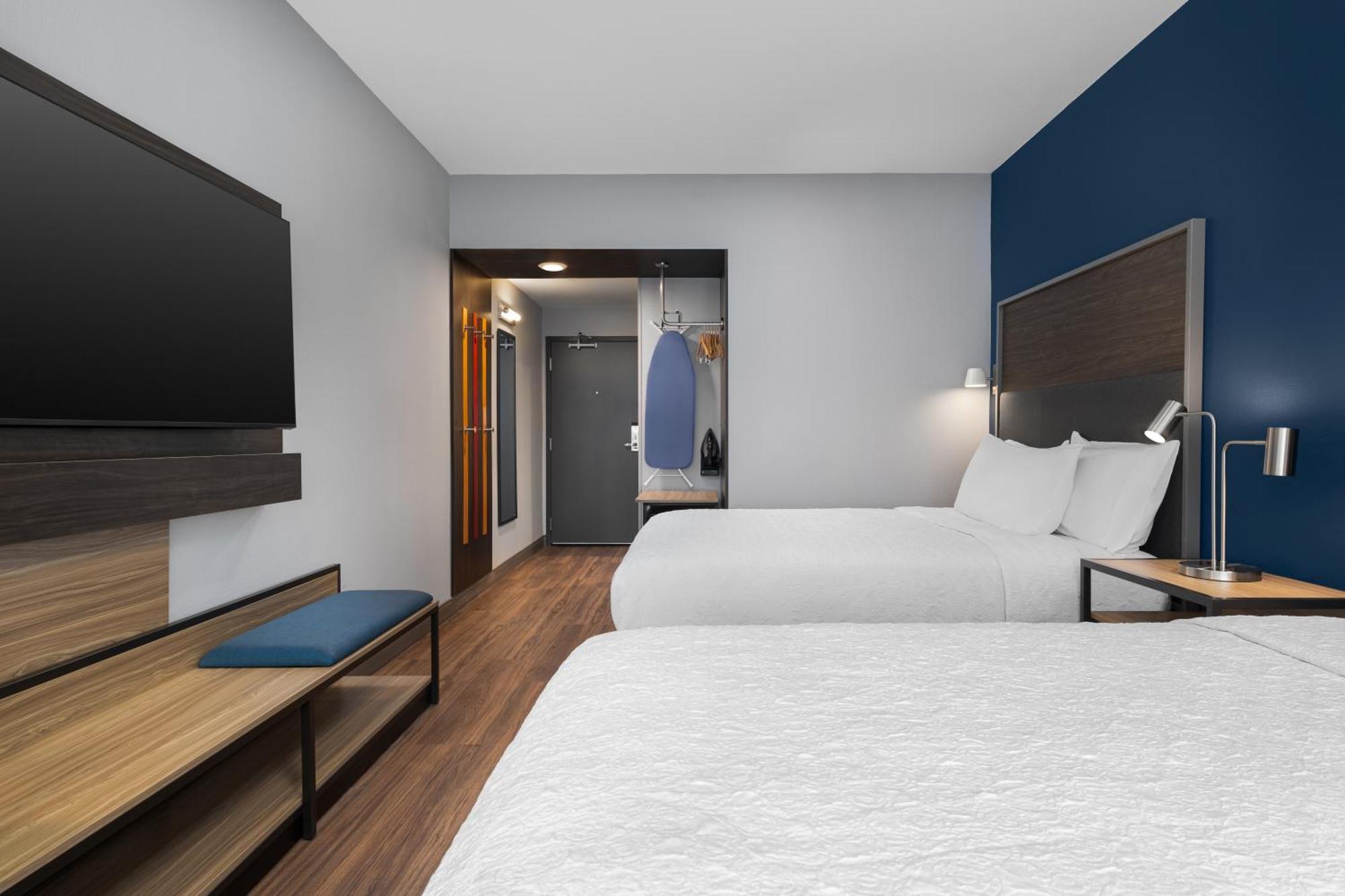 Queen Room with Two Queen Beds - Hearing Access