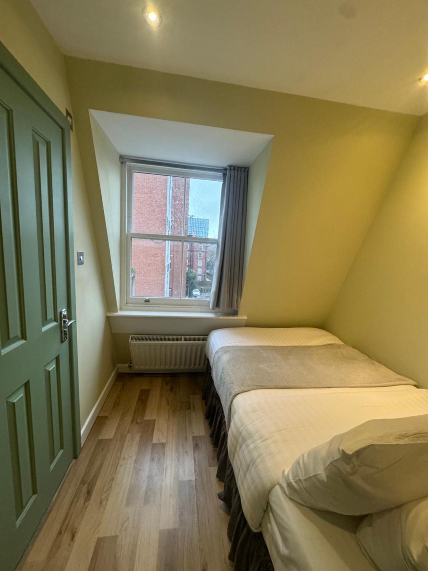 Deluxe Single Room