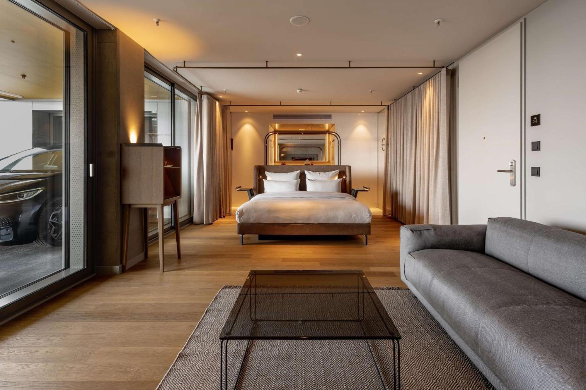 Deluxe King Room with Airport View