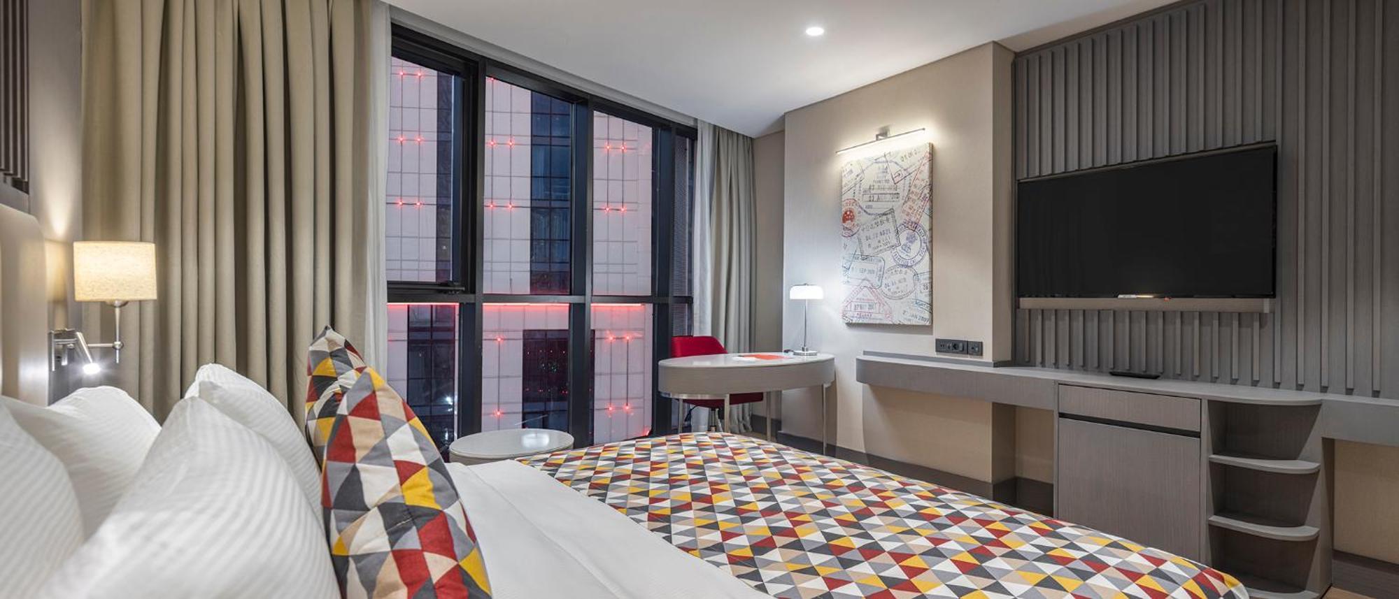 Standard King Room with City View