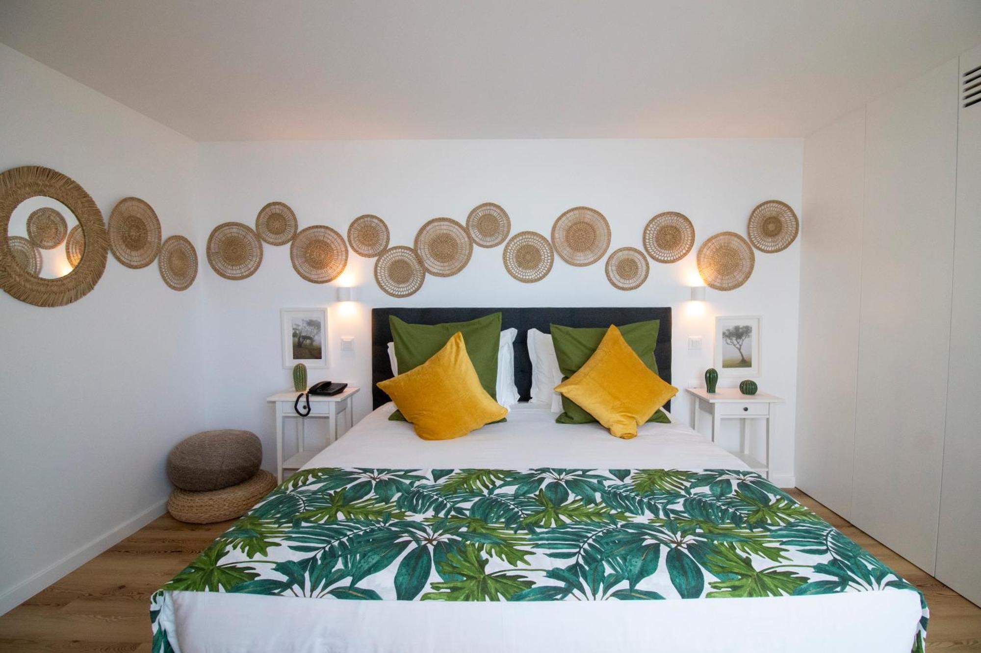 Deluxe Double Room with Balcony and Sea View