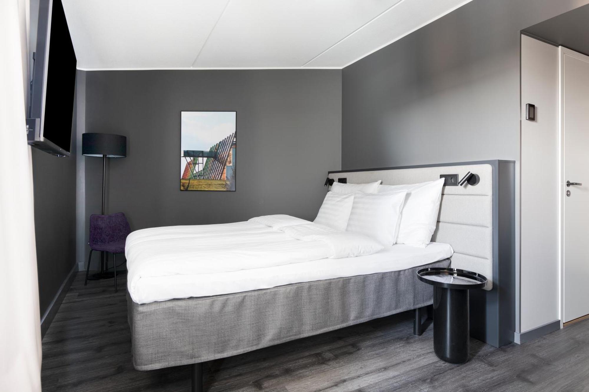 Standard Queen Room