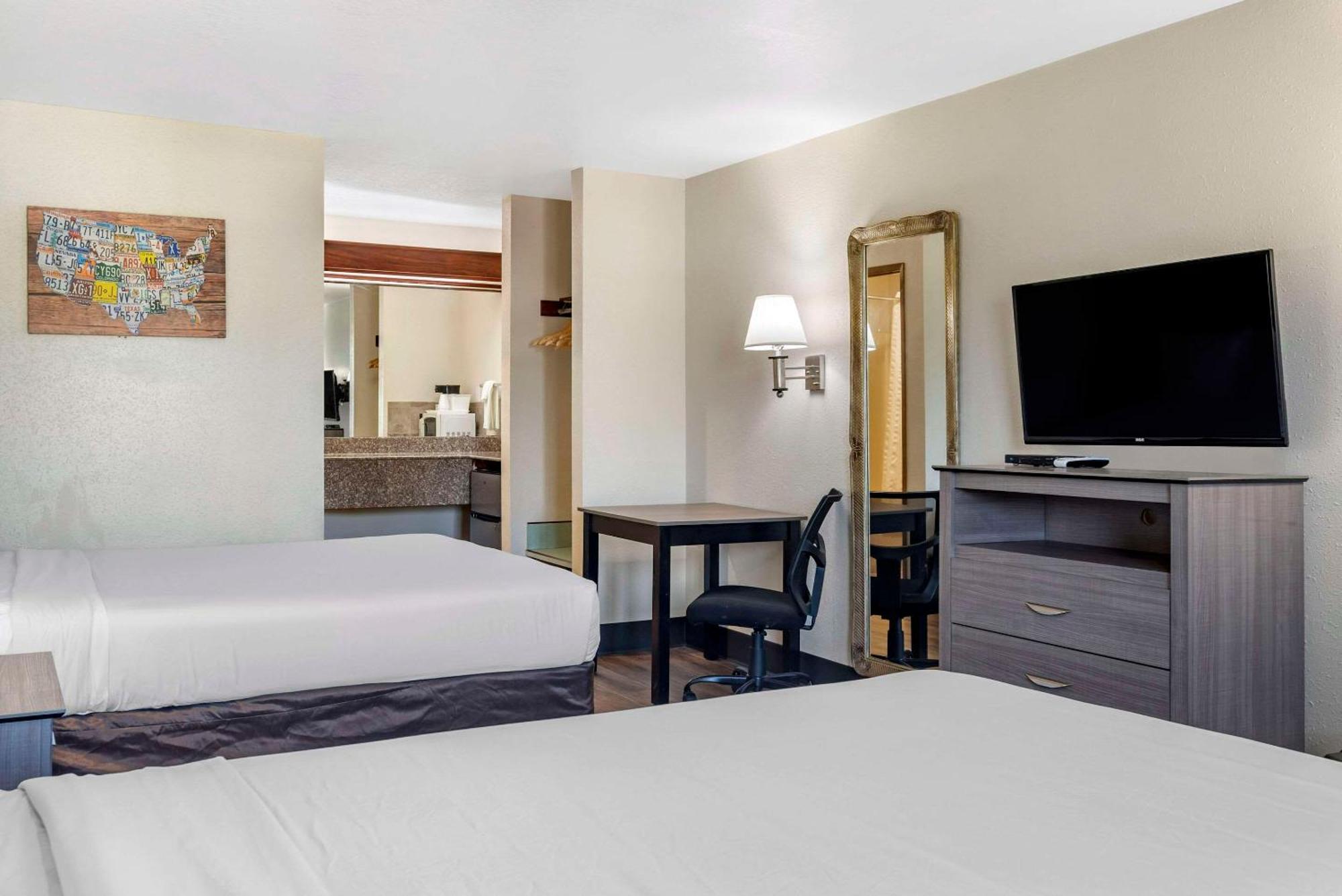 Queen Room with Two Queen Beds - Non-Smoking