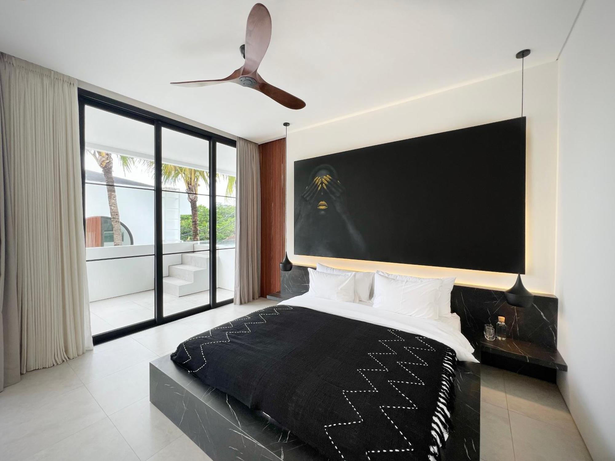 Deluxe One-Bedroom Apartment