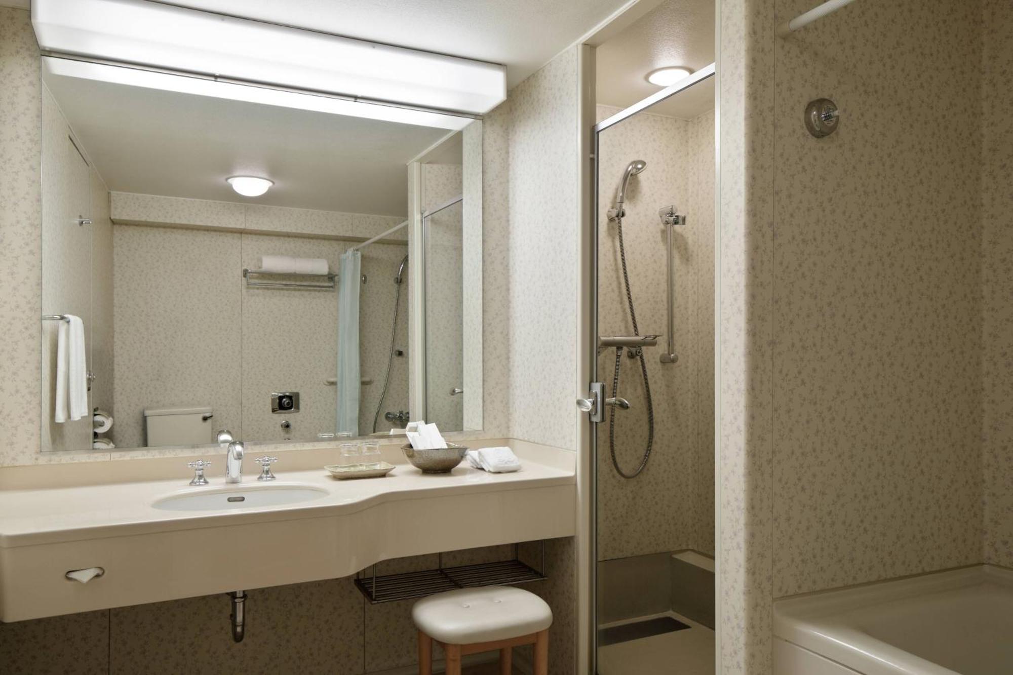 Twin Room with Shower