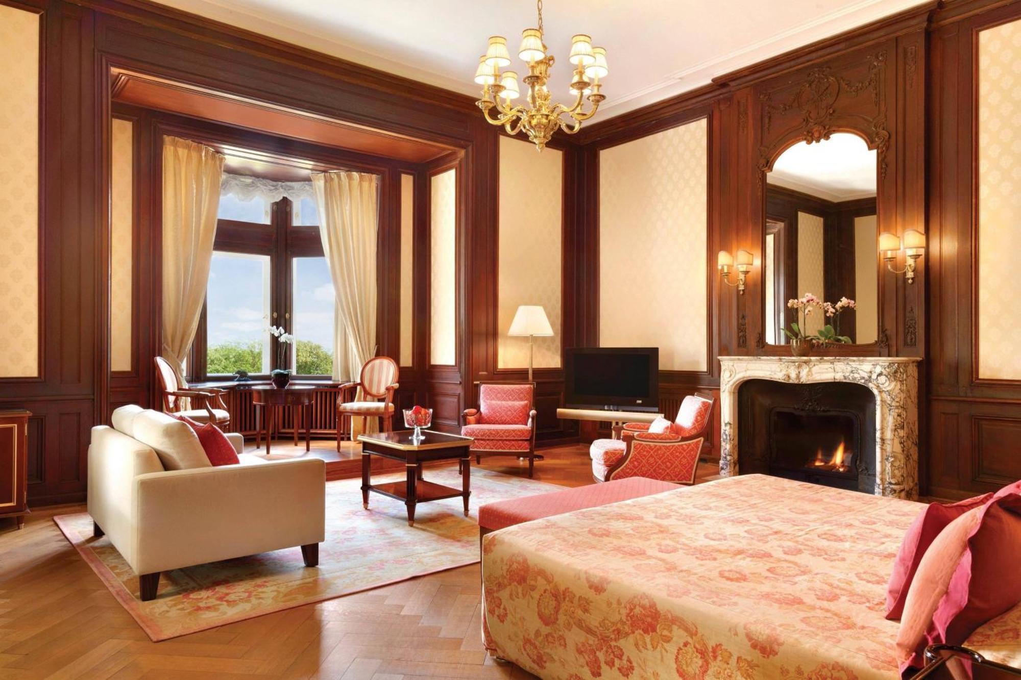 Grand Deluxe, Larger Guest room, 1 King, Garden view