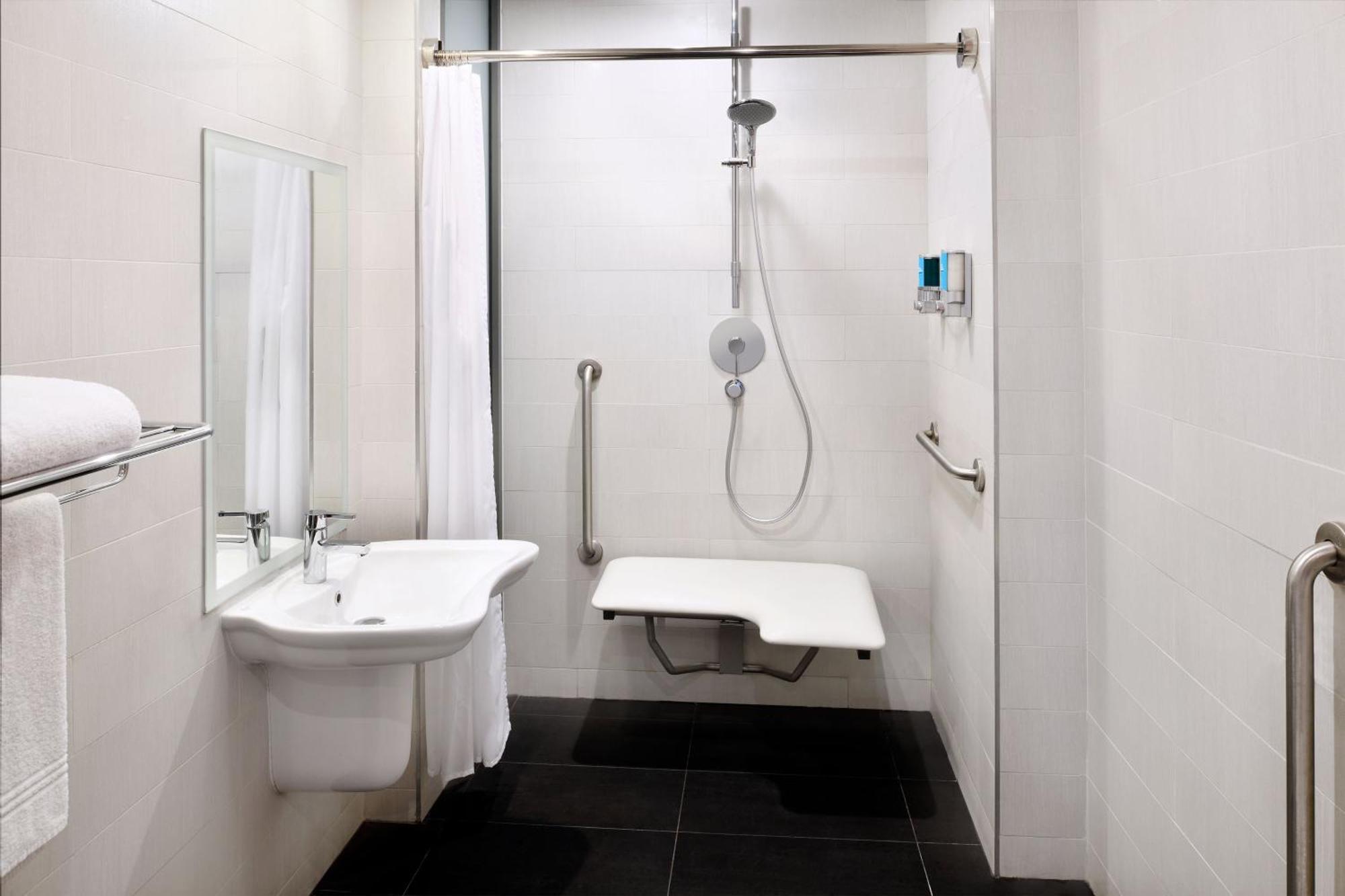 Breezy Room, Guest room, 2 Double