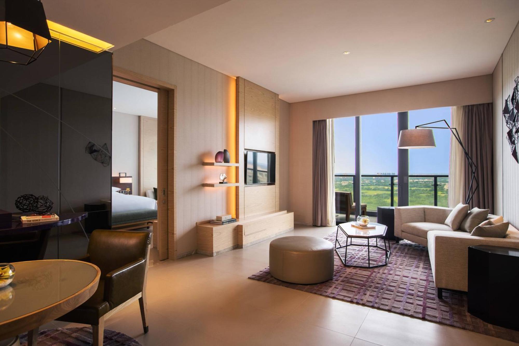 Executive Suite, Club lounge access, 1 King, Golf view