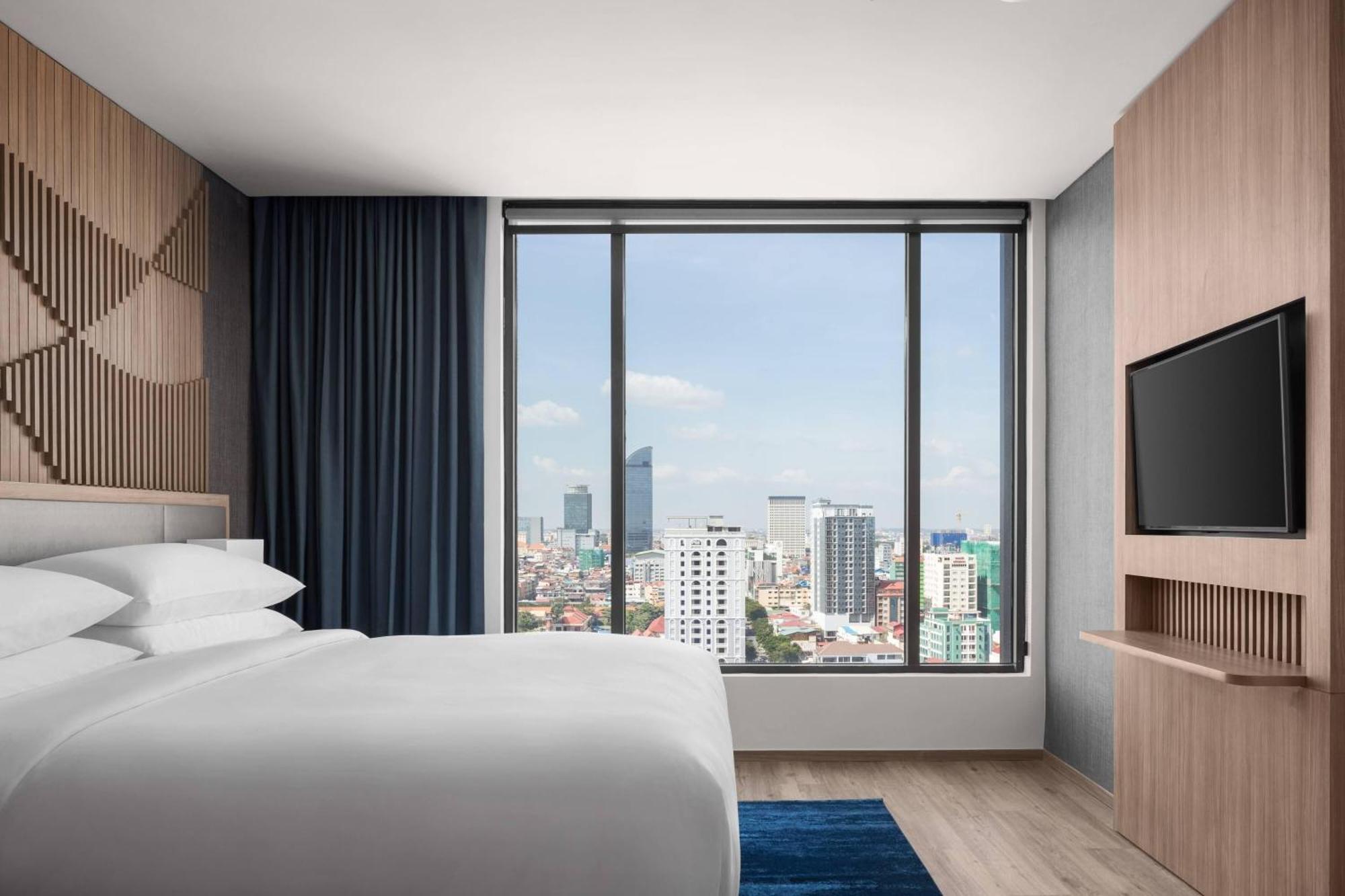 Courtyard Suite, Executive lounge access, Suite, City view