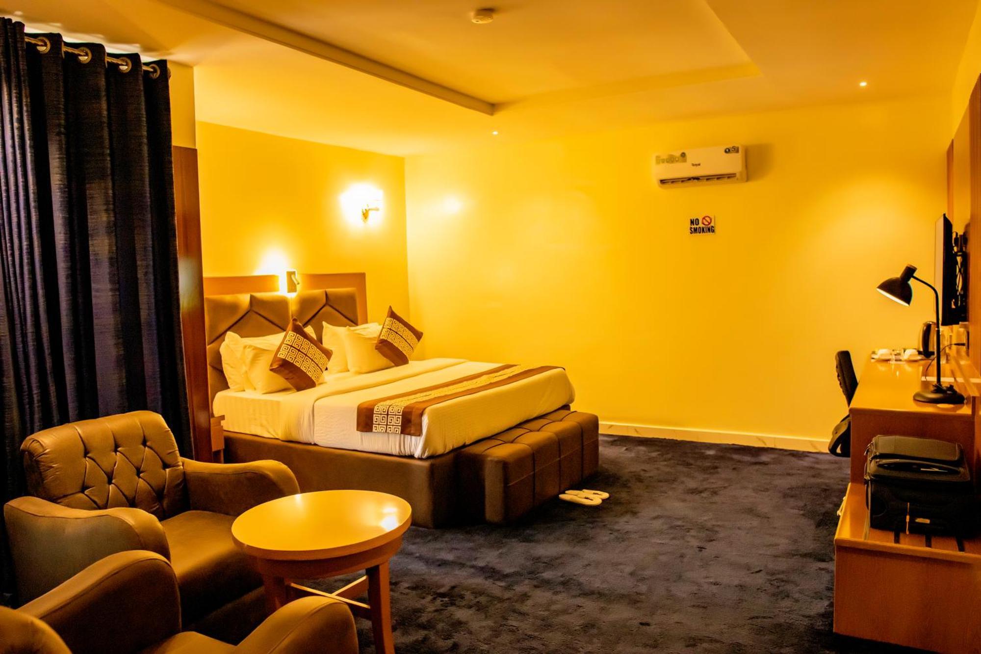 Superior King Suite