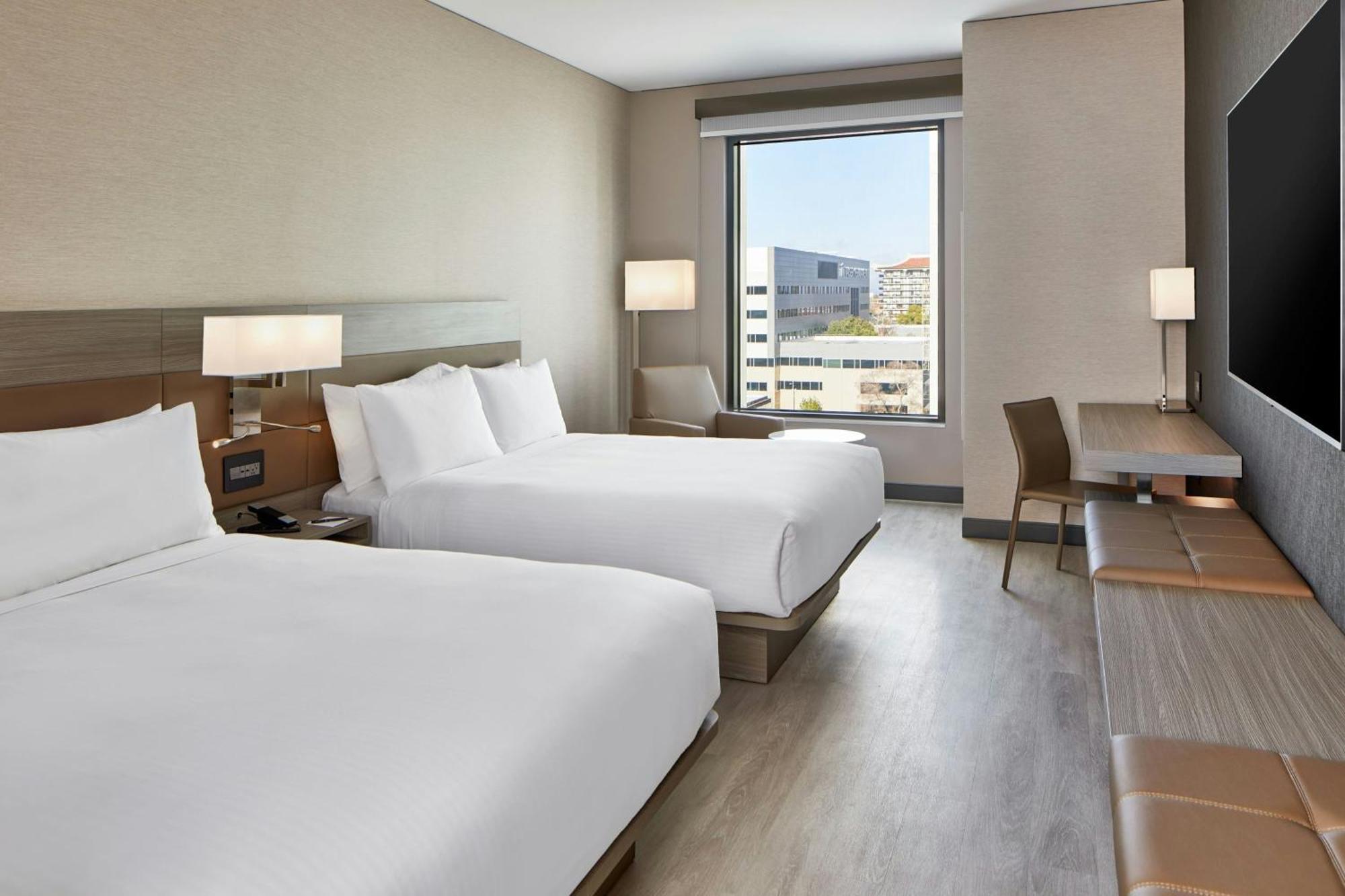 Queen Room with Two Queen Beds and Roll-In Shower - Mobility Access/Hearing Accessible