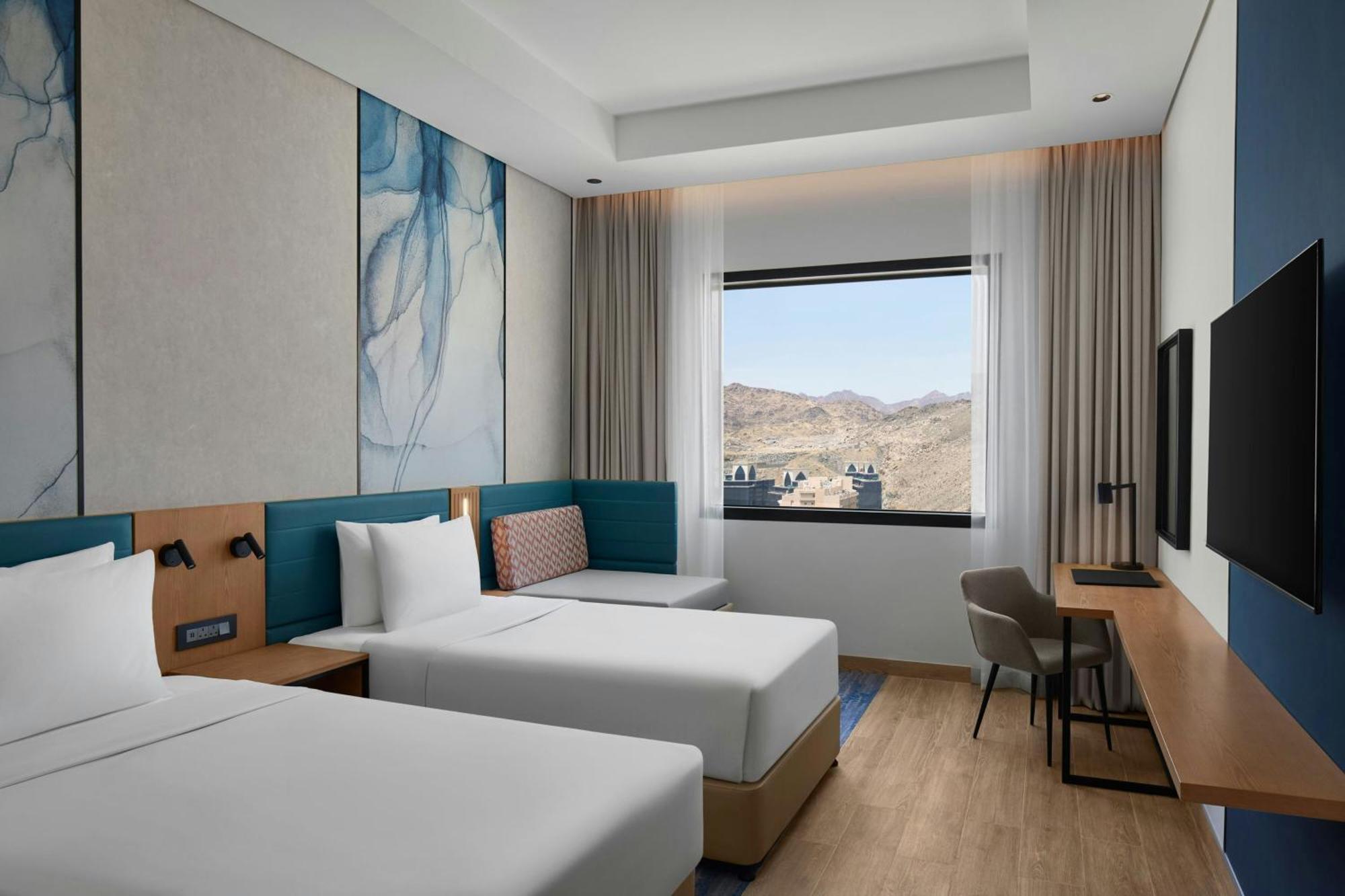 Premium Triple Room with Three Twin Beds and City View