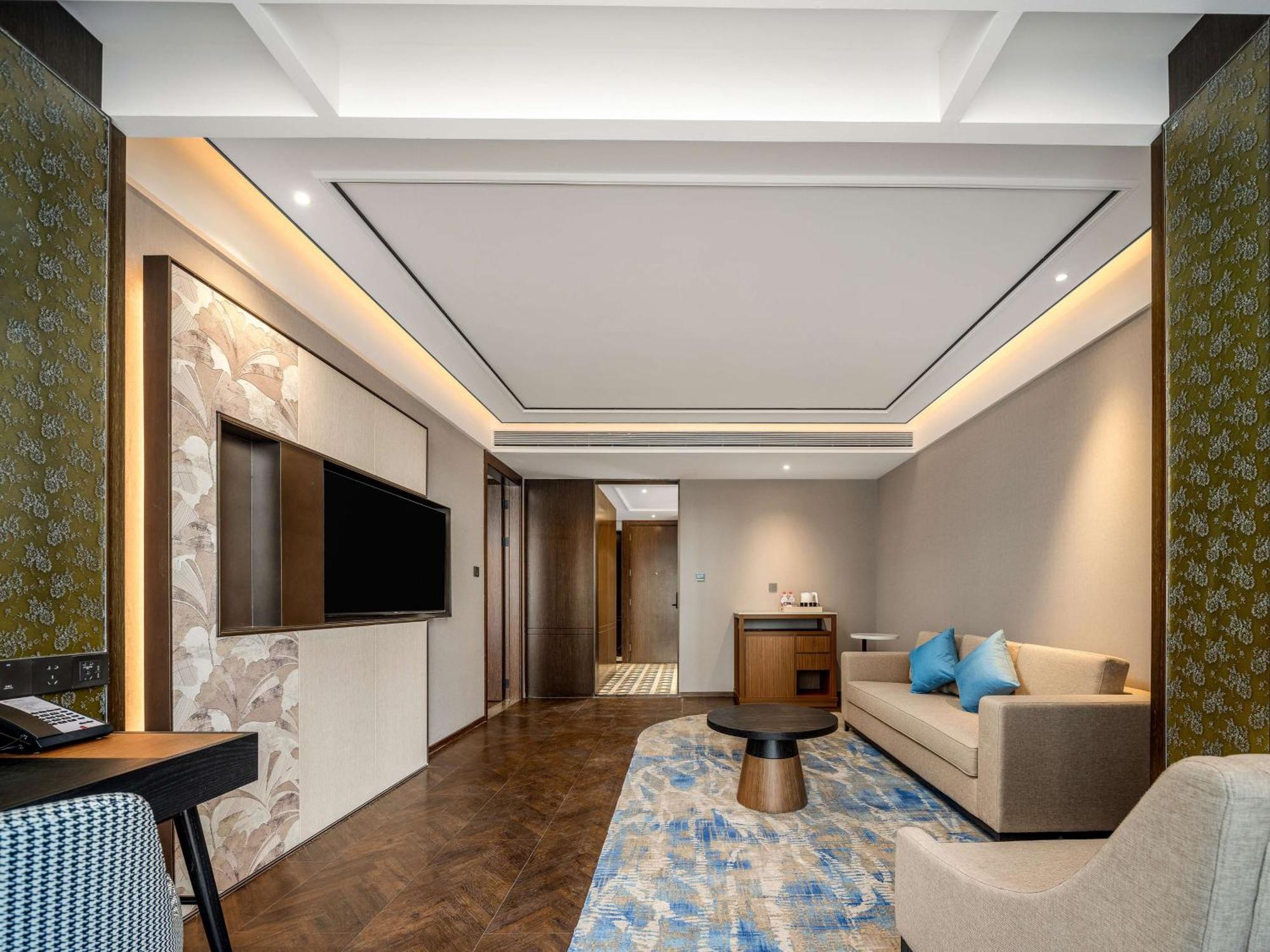 One-Bedroom King Suite