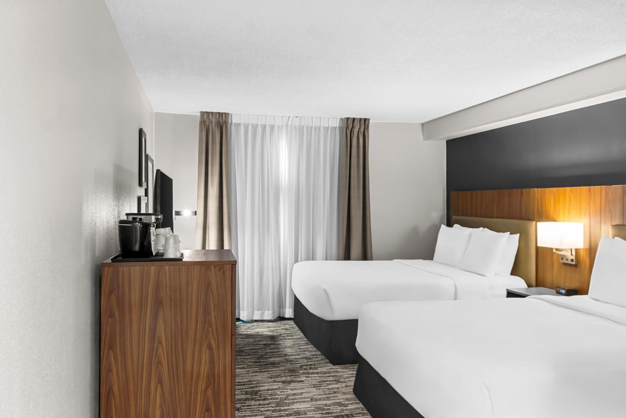 Queen Room with Two Queen Beds - Non-Smoking/Upper Floor