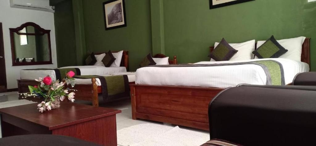 Deluxe Family Room