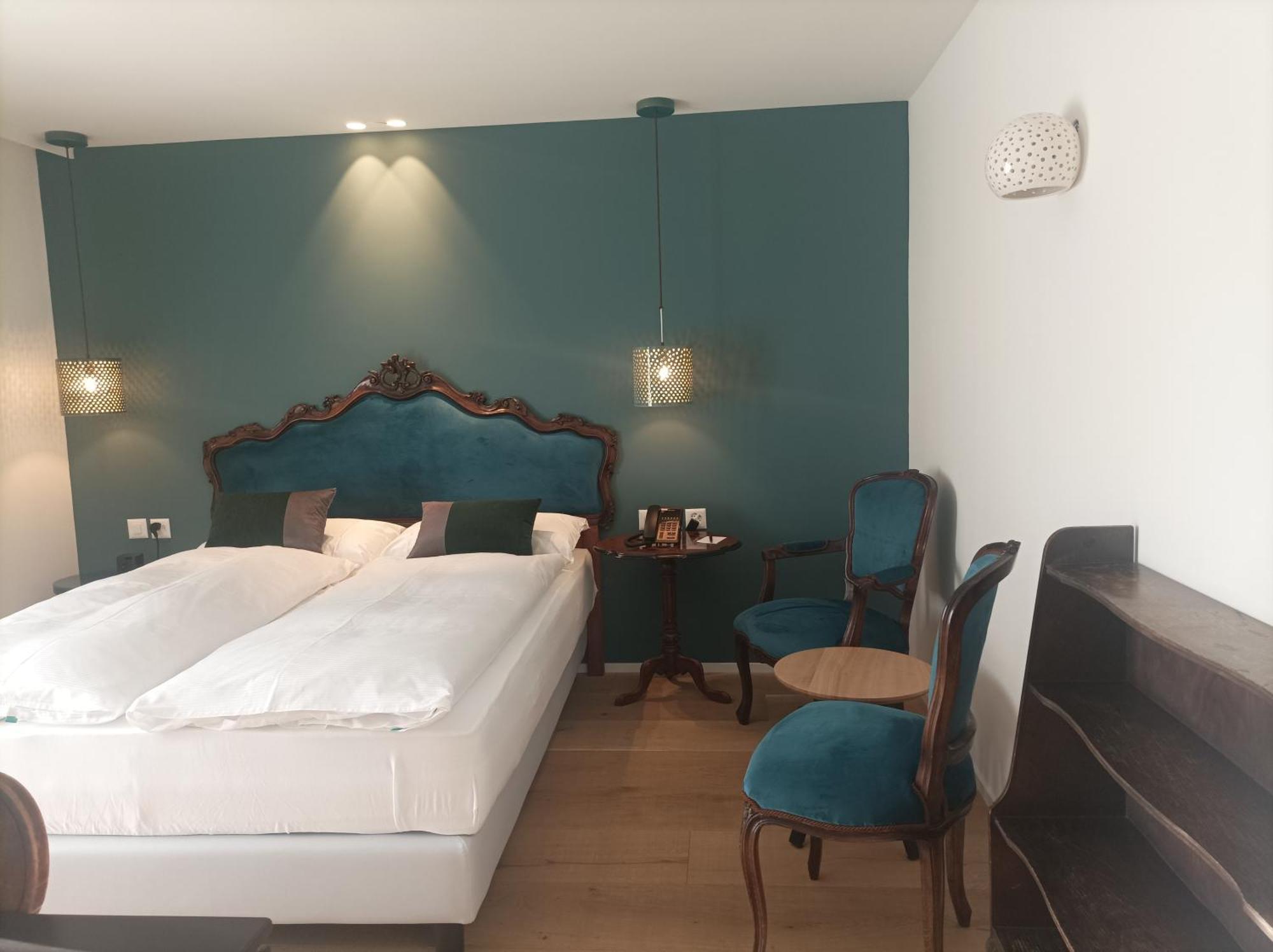 Queen Room