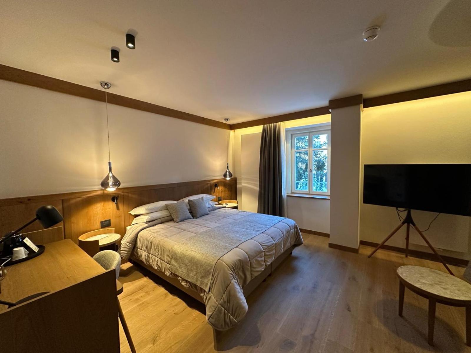 Suite with Mountain View