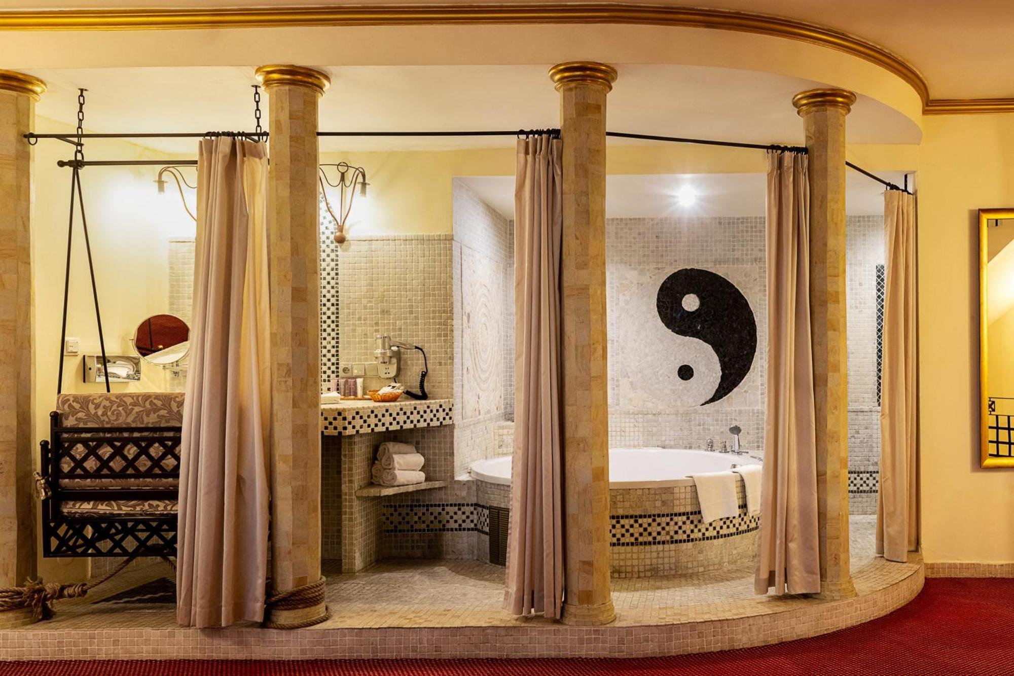 Luxury Suite with Free Mini-bar, #402