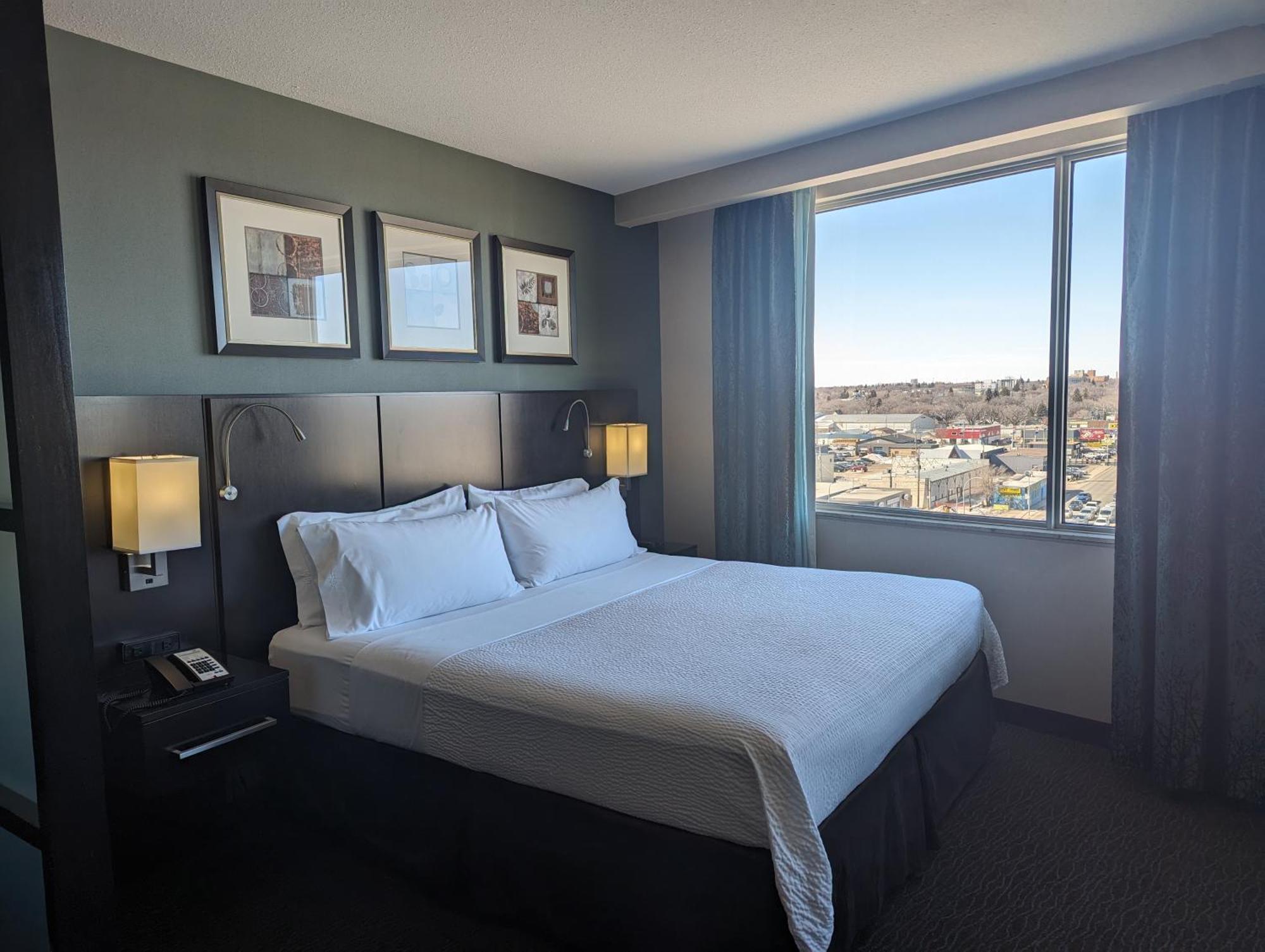 Standard King Room with Roll-In Shower - Mobility Access