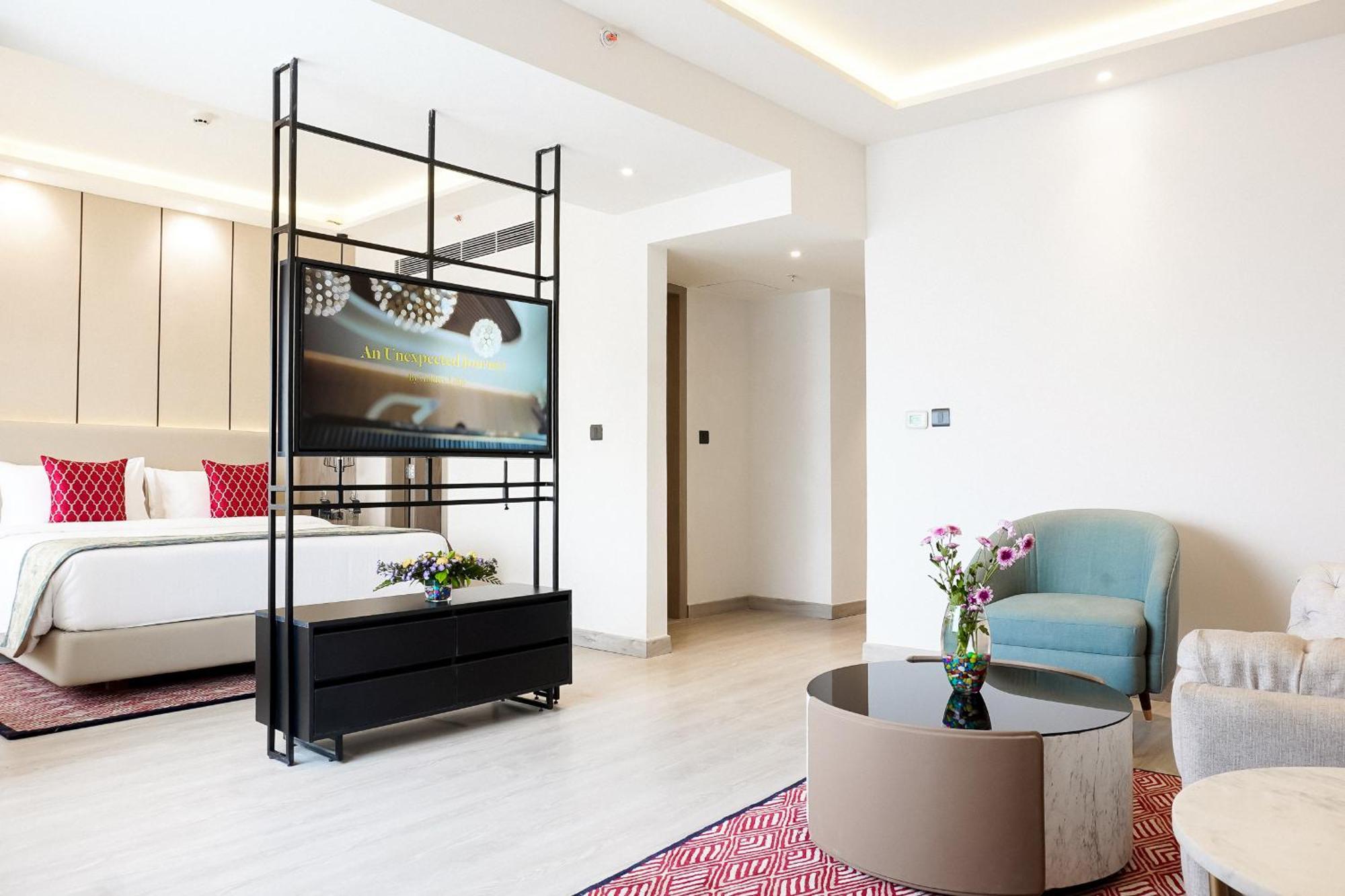 Junior King Suite with Premium Wing and 20% discount on Food, Spa, Beverages and Laundry | 1+1 IMFL from 3pm to 7pm