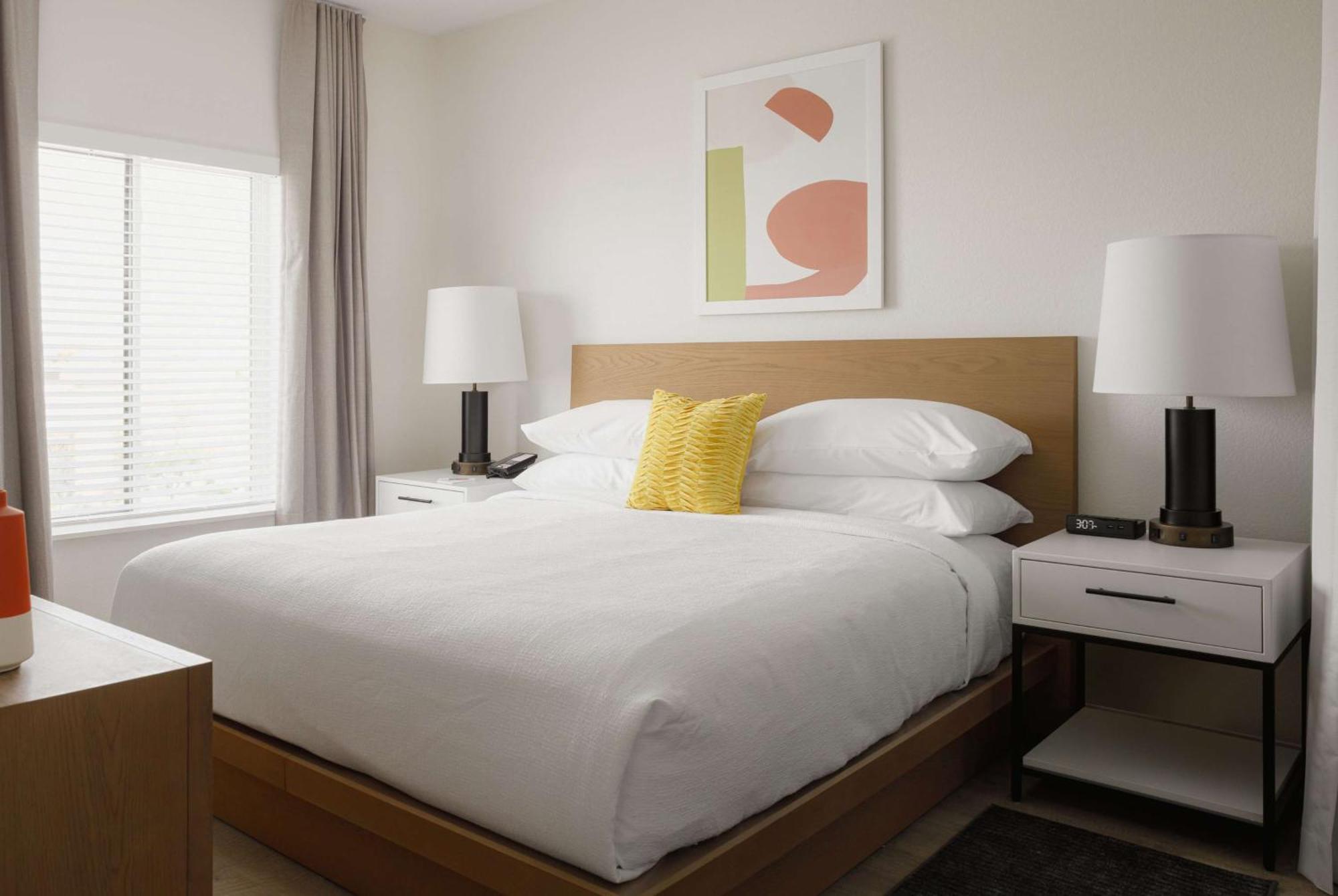 One Bedroom Suite Hearing Accessible - King Bed