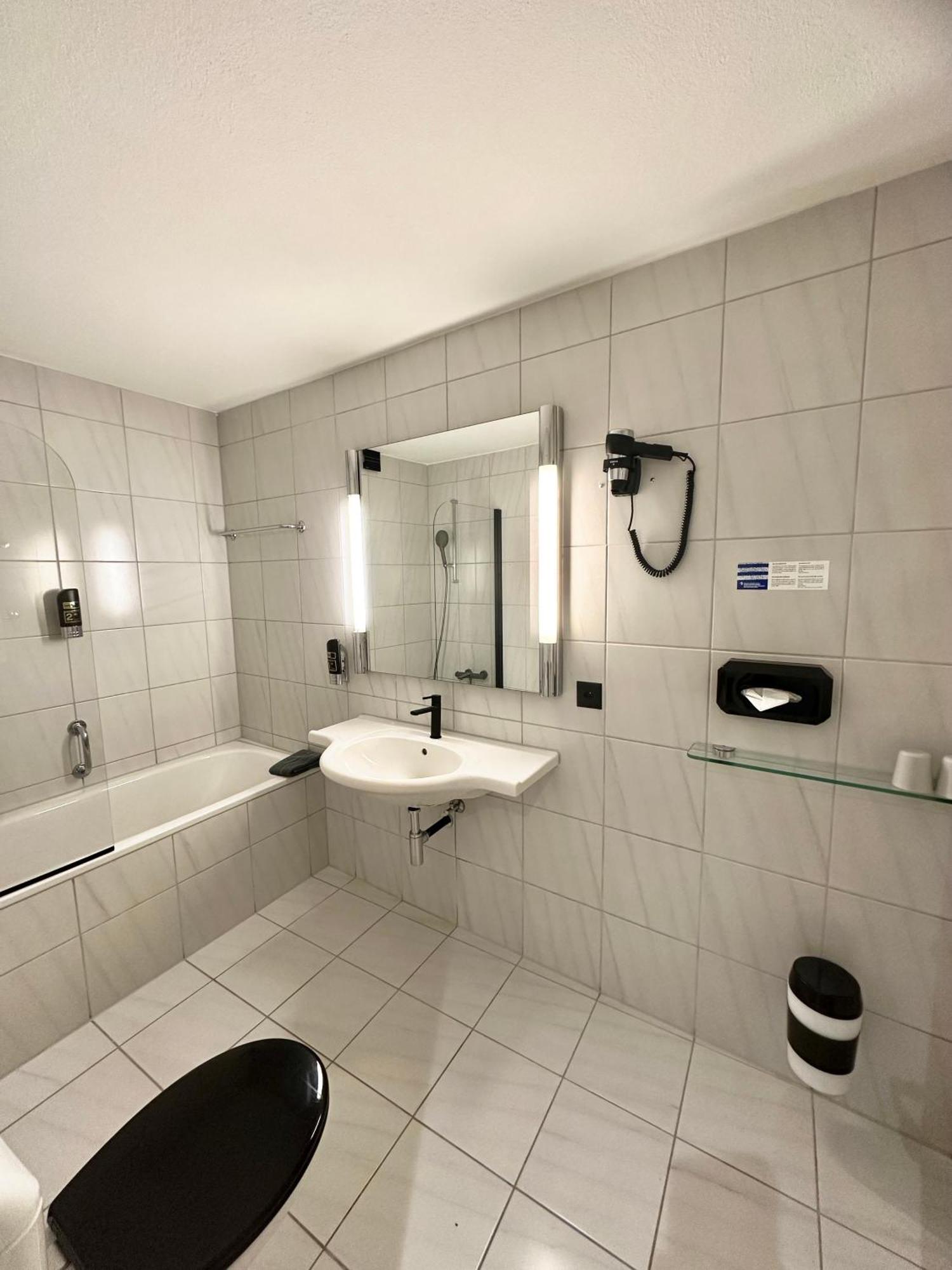 Quintuple Room