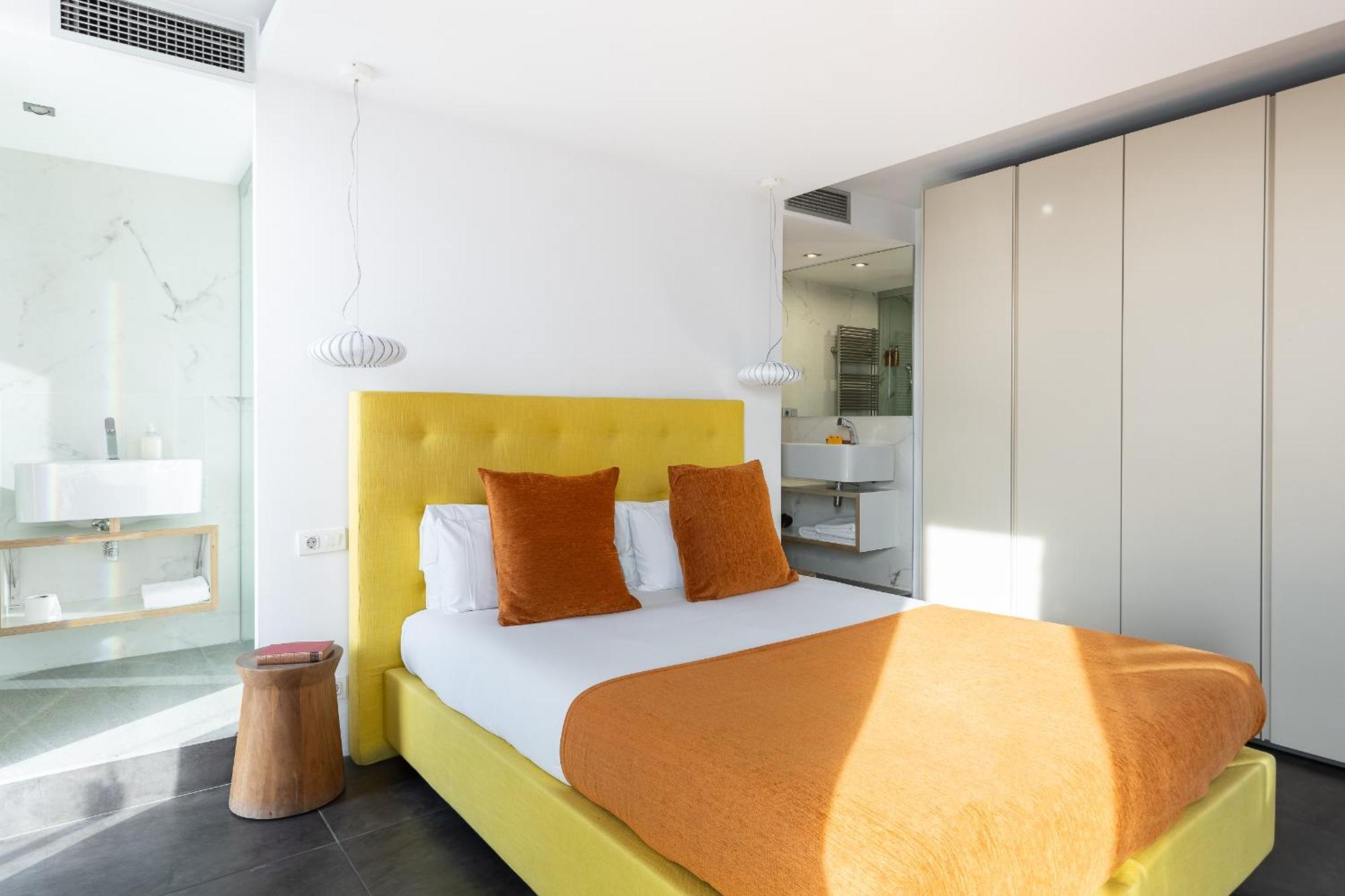 Three-Bedroom Deluxe Apartment