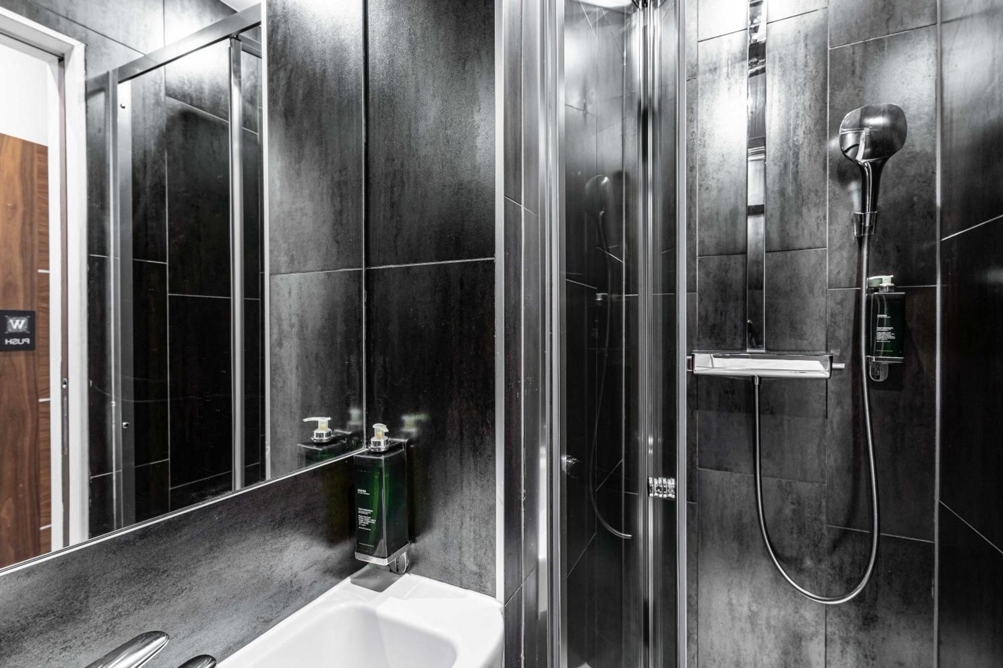 Twin Room with Private Bathroom