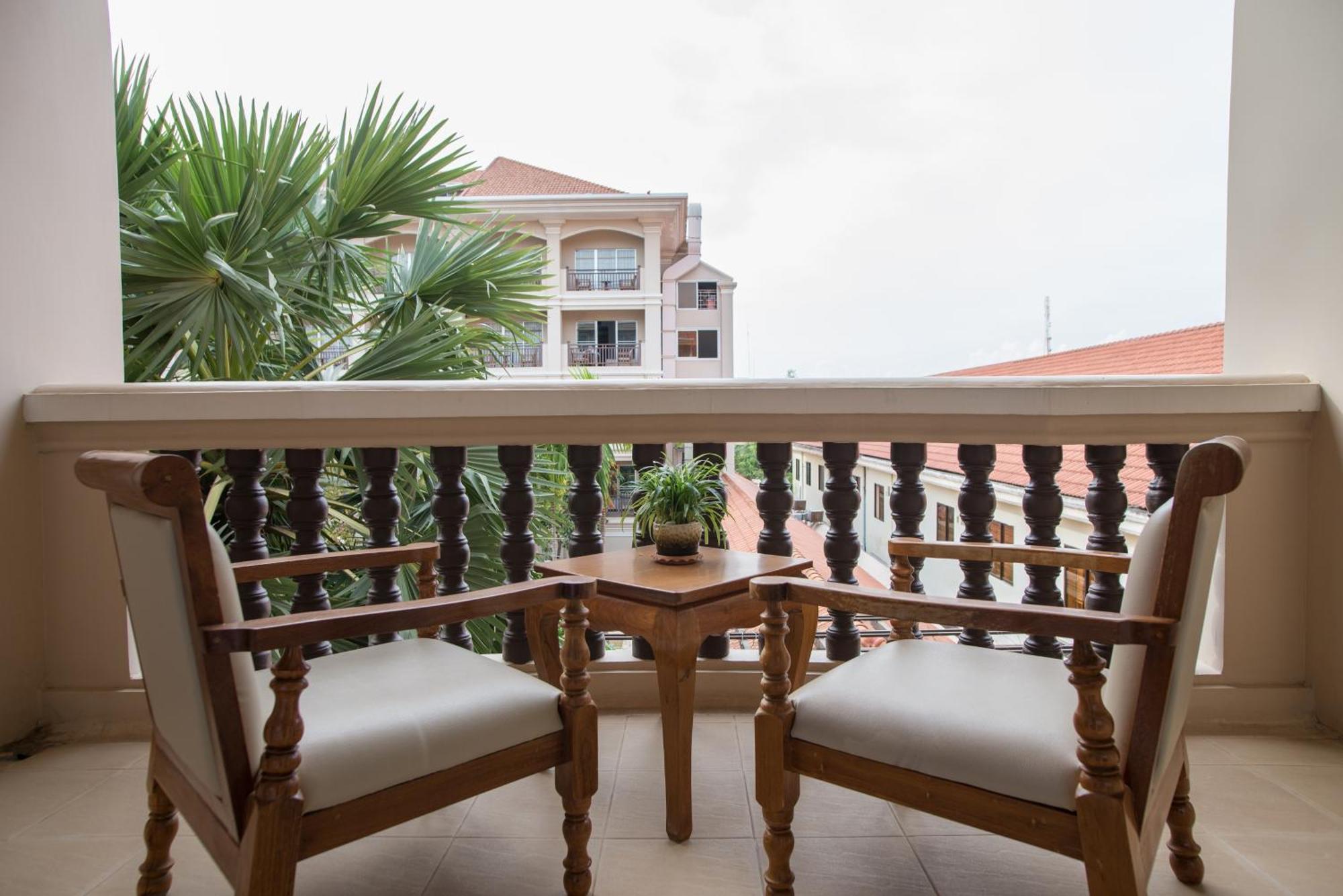 Premium Deluxe - Exclusive Package