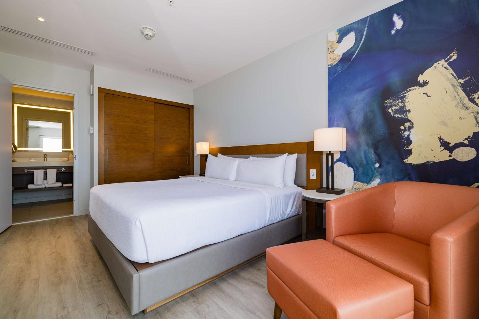 One-Bedroom King Suite Sunrise View