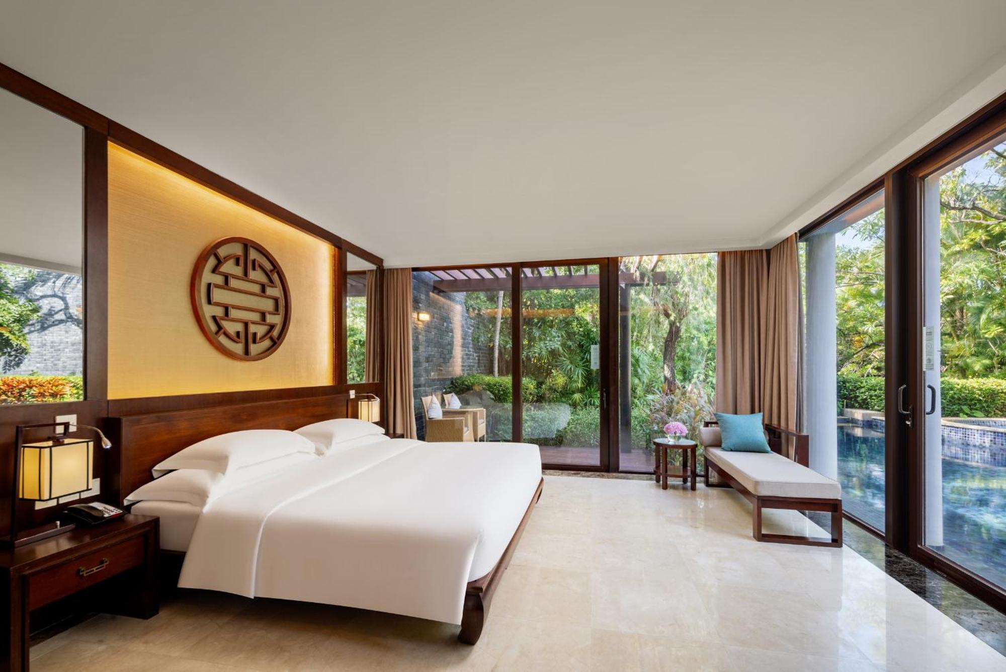 Luhuitou Two Bedroom Pool Villa Package - F&B Voucher RMB1000 (package, expensive dried seafood are not applicable) + SPA- No Threshold Voucher RMB1000 + Free Mini-bar