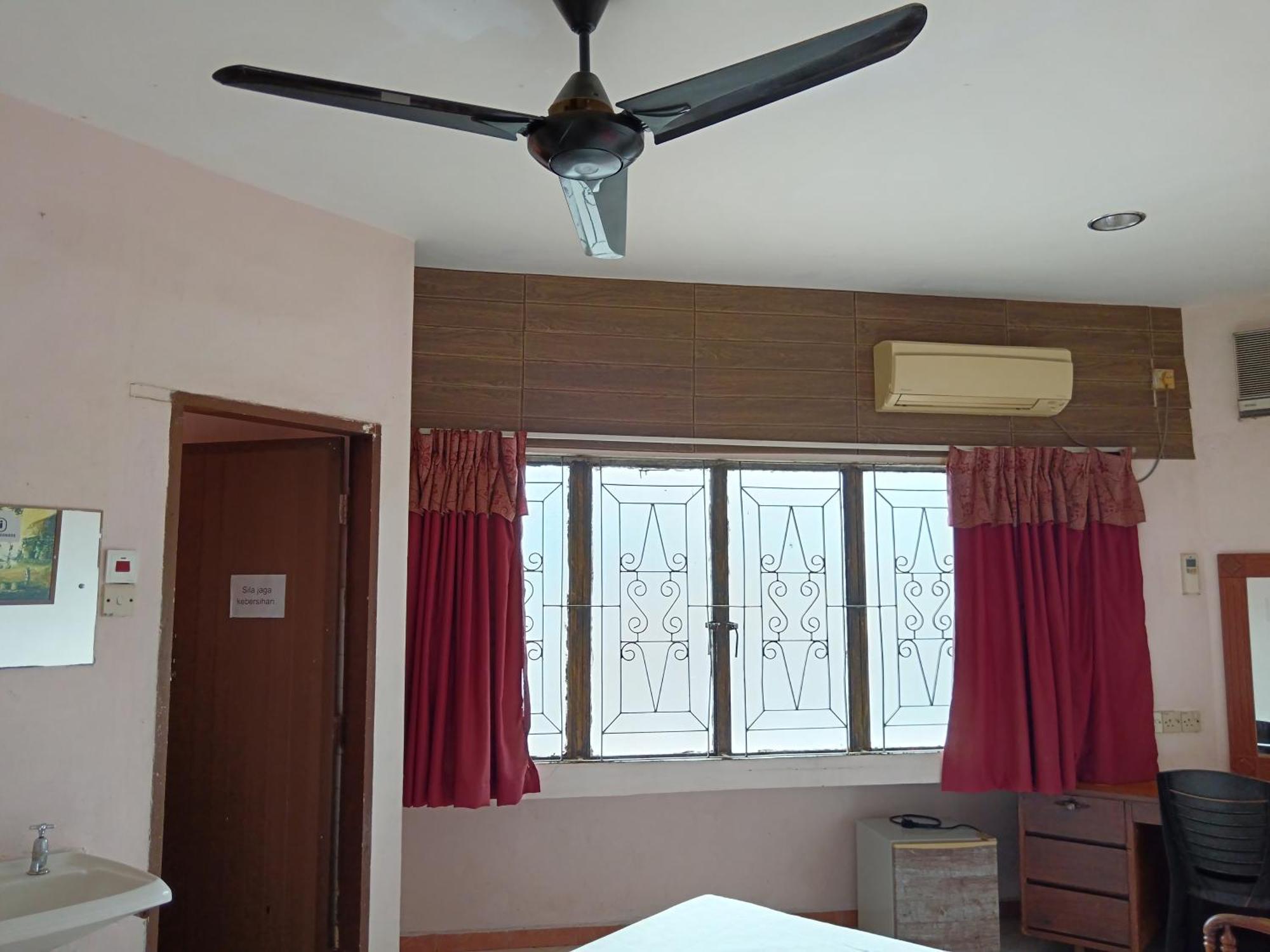 Standard Queen Room