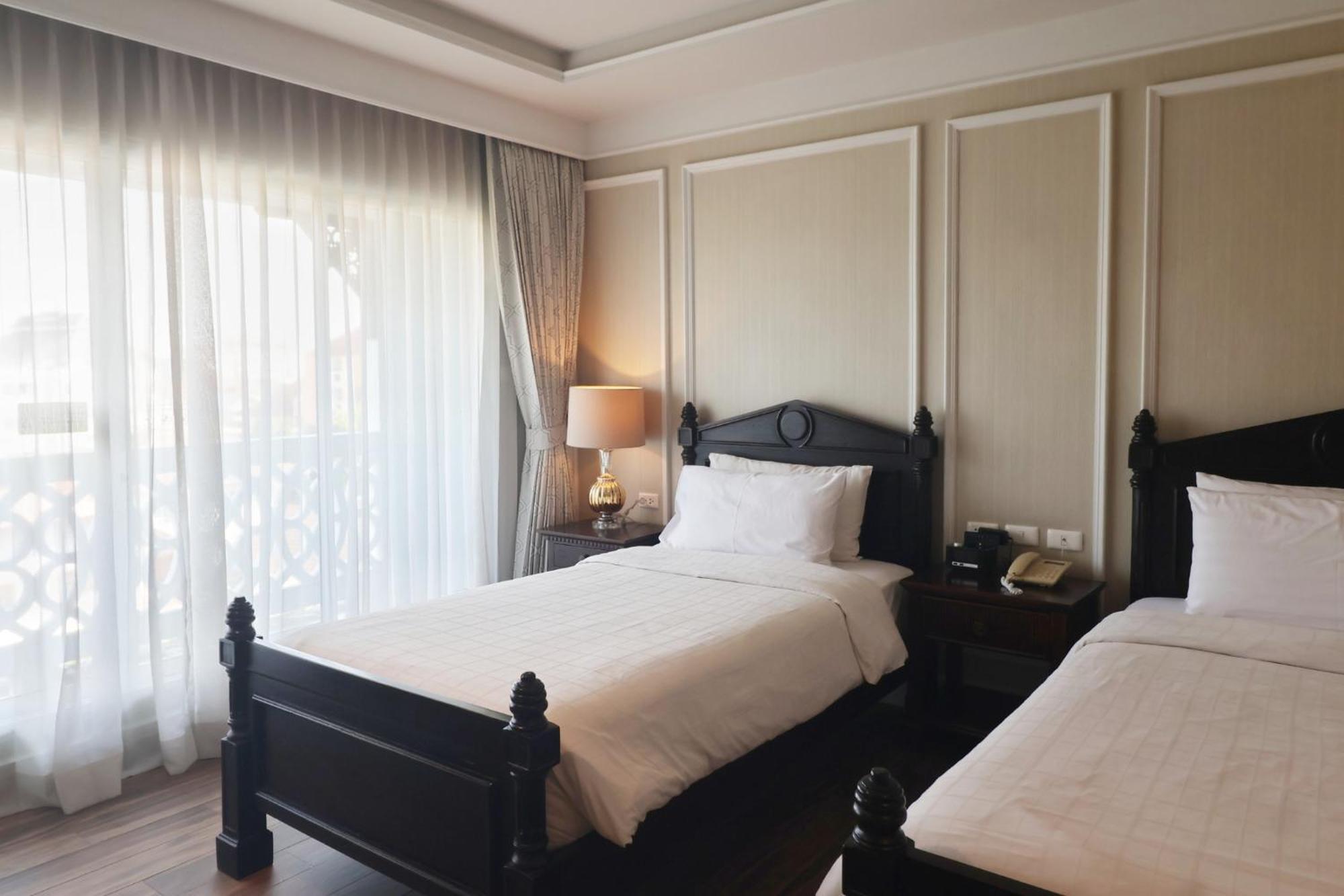 Grand Deluxe Twin Bed