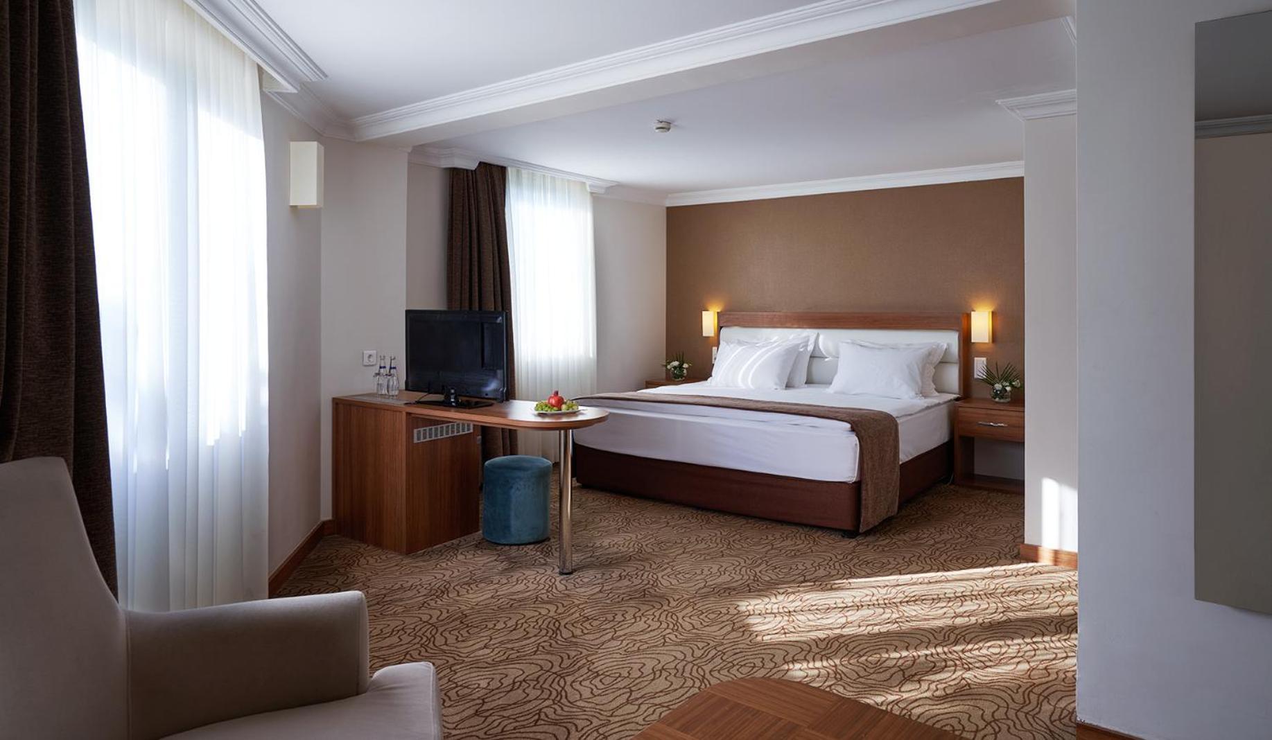 Corner Suite