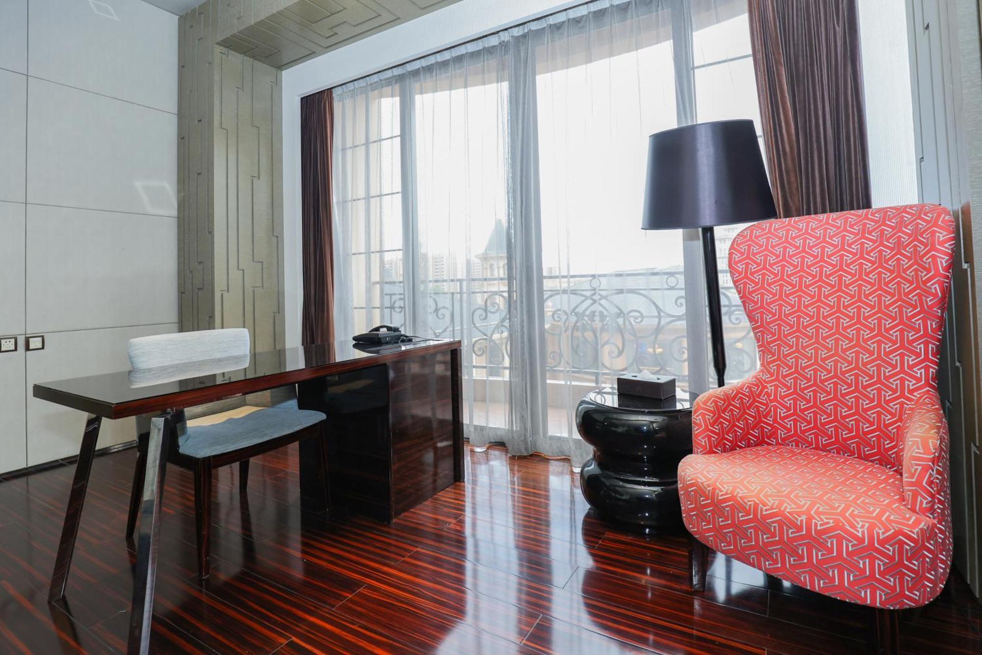 Queen Room with Balcony