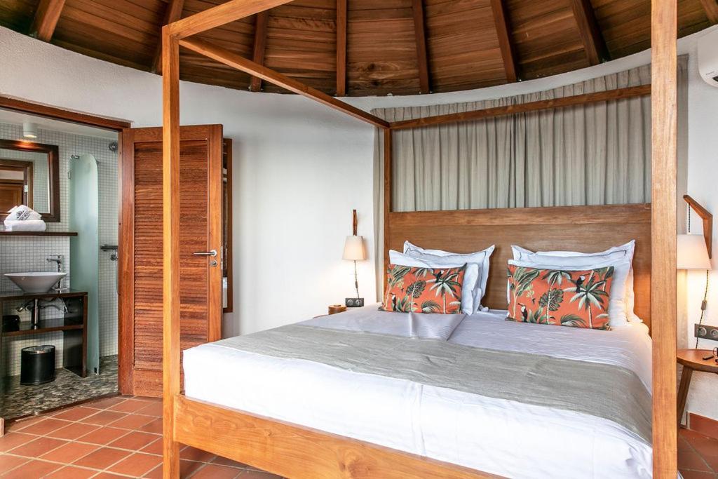 Bungalow with Partial Sea View