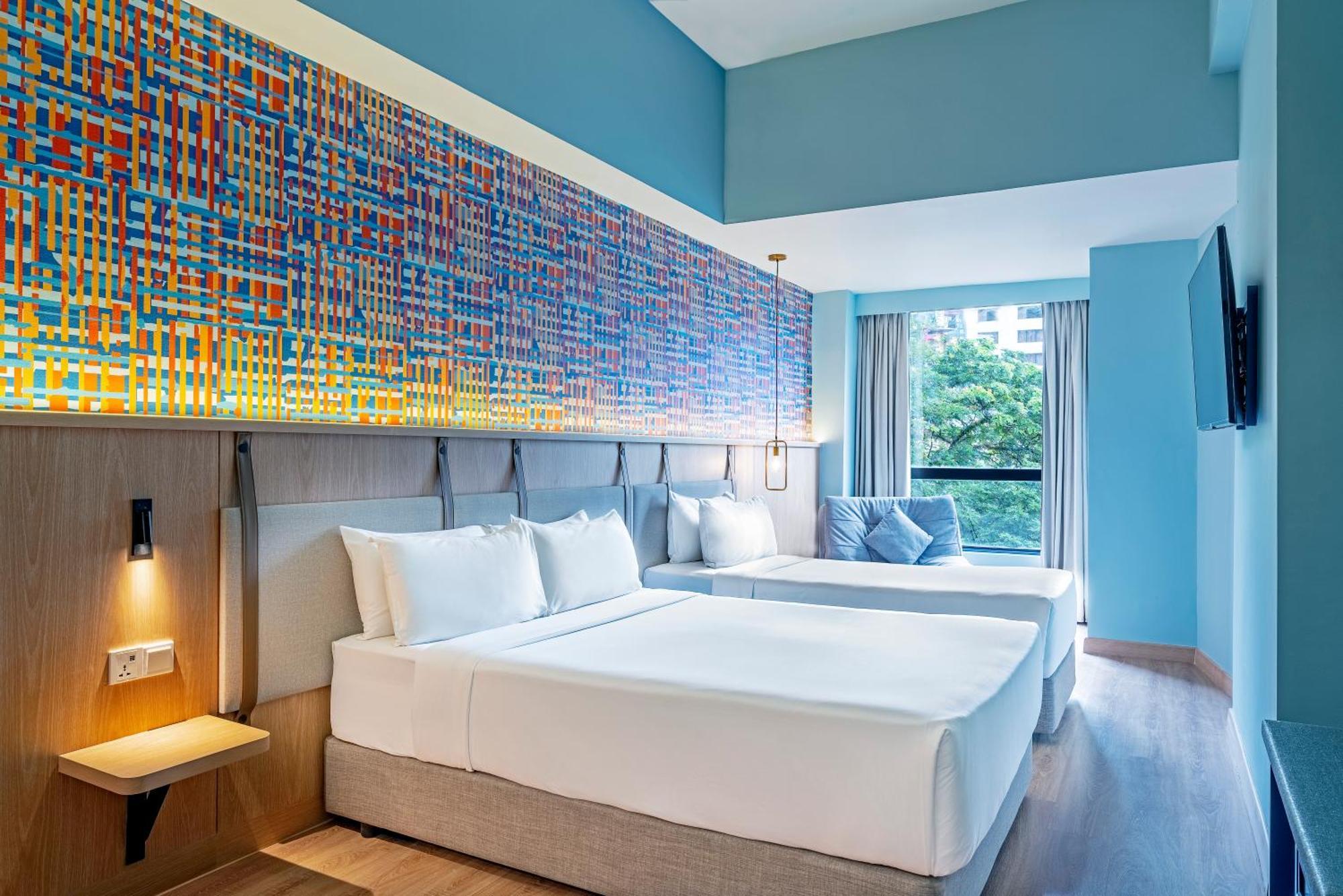Superior Queen Room with Single Bed