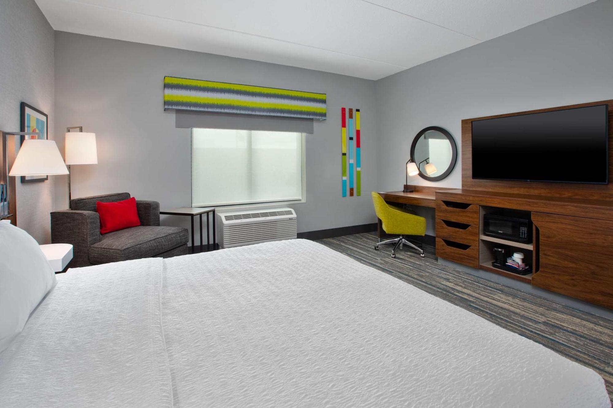 King Room with Tub - Mobility Access