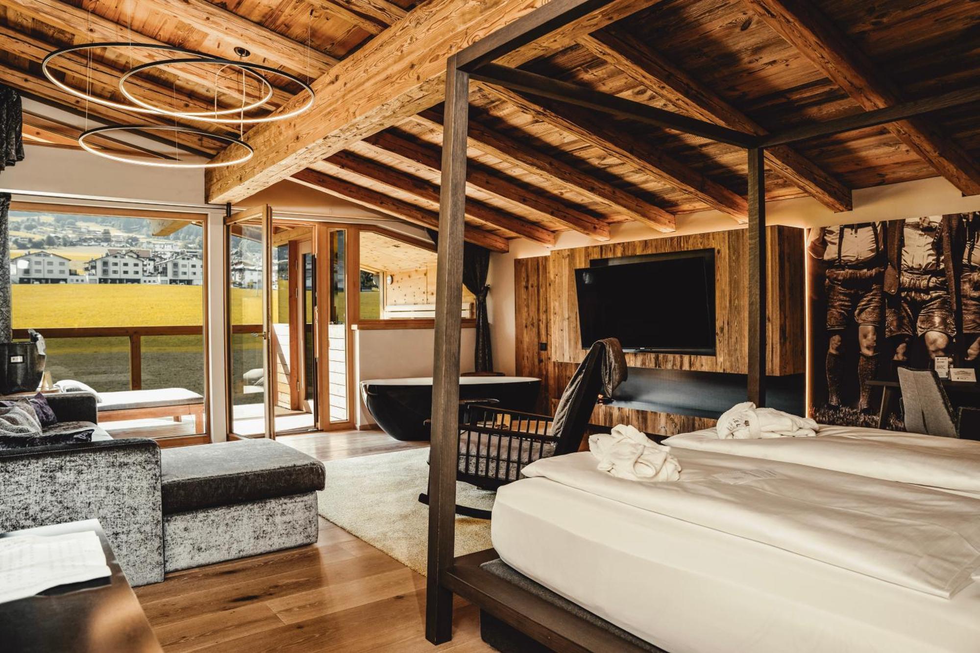 Luxury Suite with Sauna