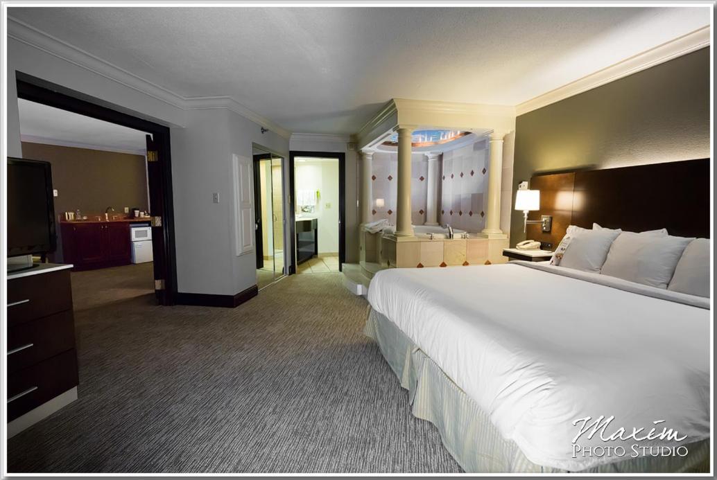 King Suite with Whirlpool - Non-smoking