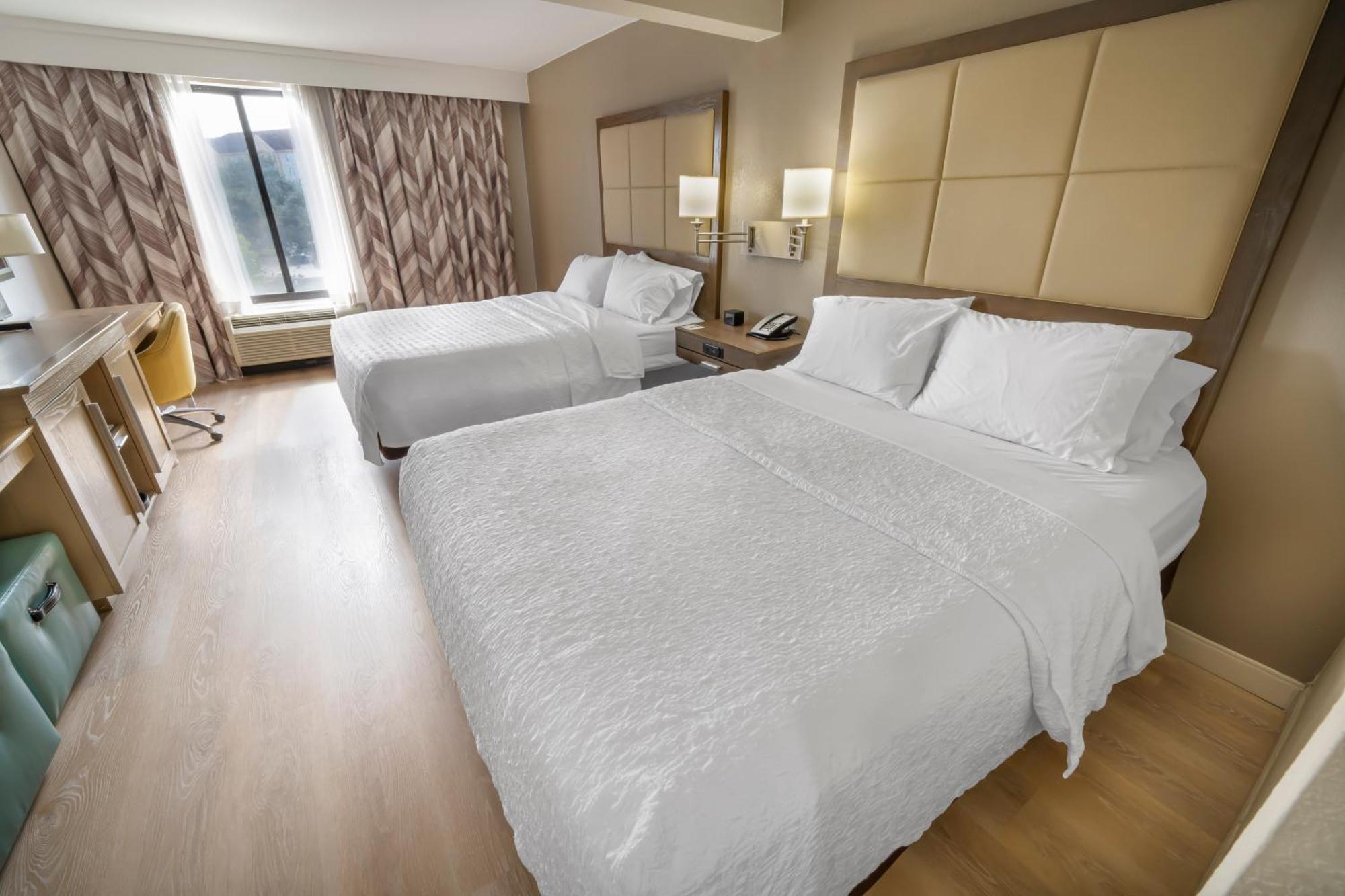 Queen Room with Two Queen Beds (4 Adults)