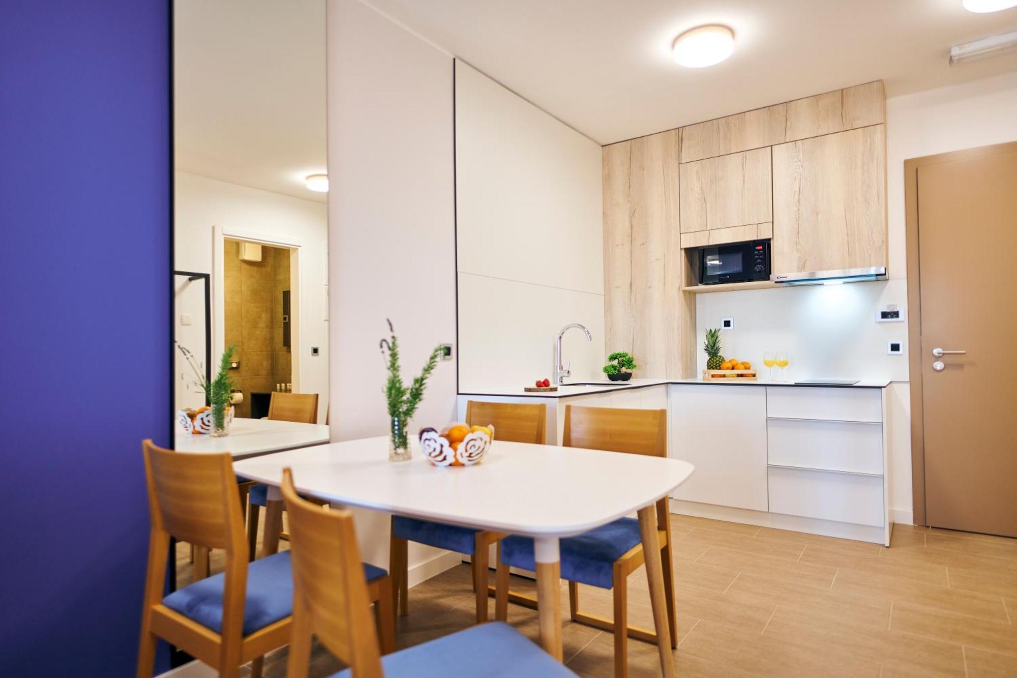 One-Bedroom Apartment with Balcony