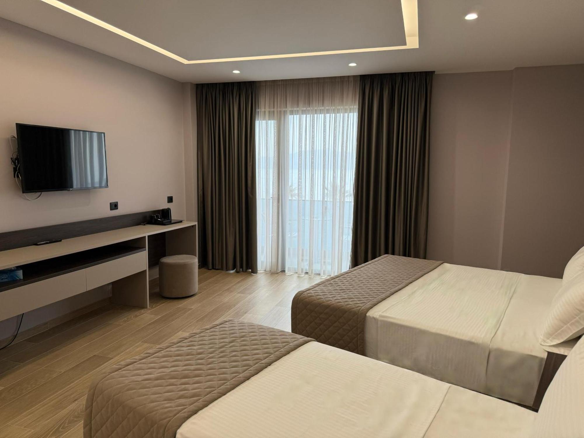 Deluxe Triple Room with Sea View