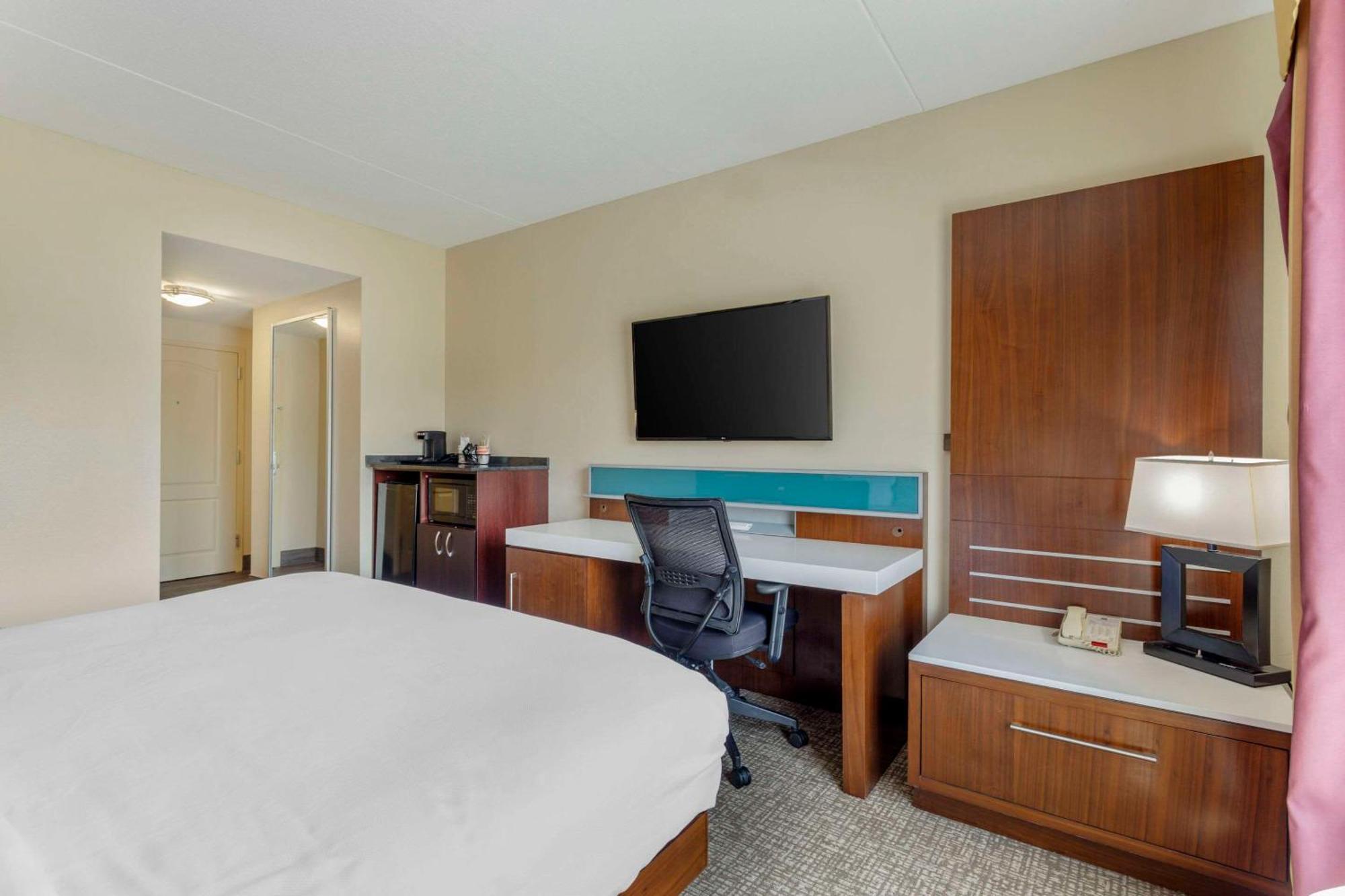 Standard King Suite - Non-Smoking