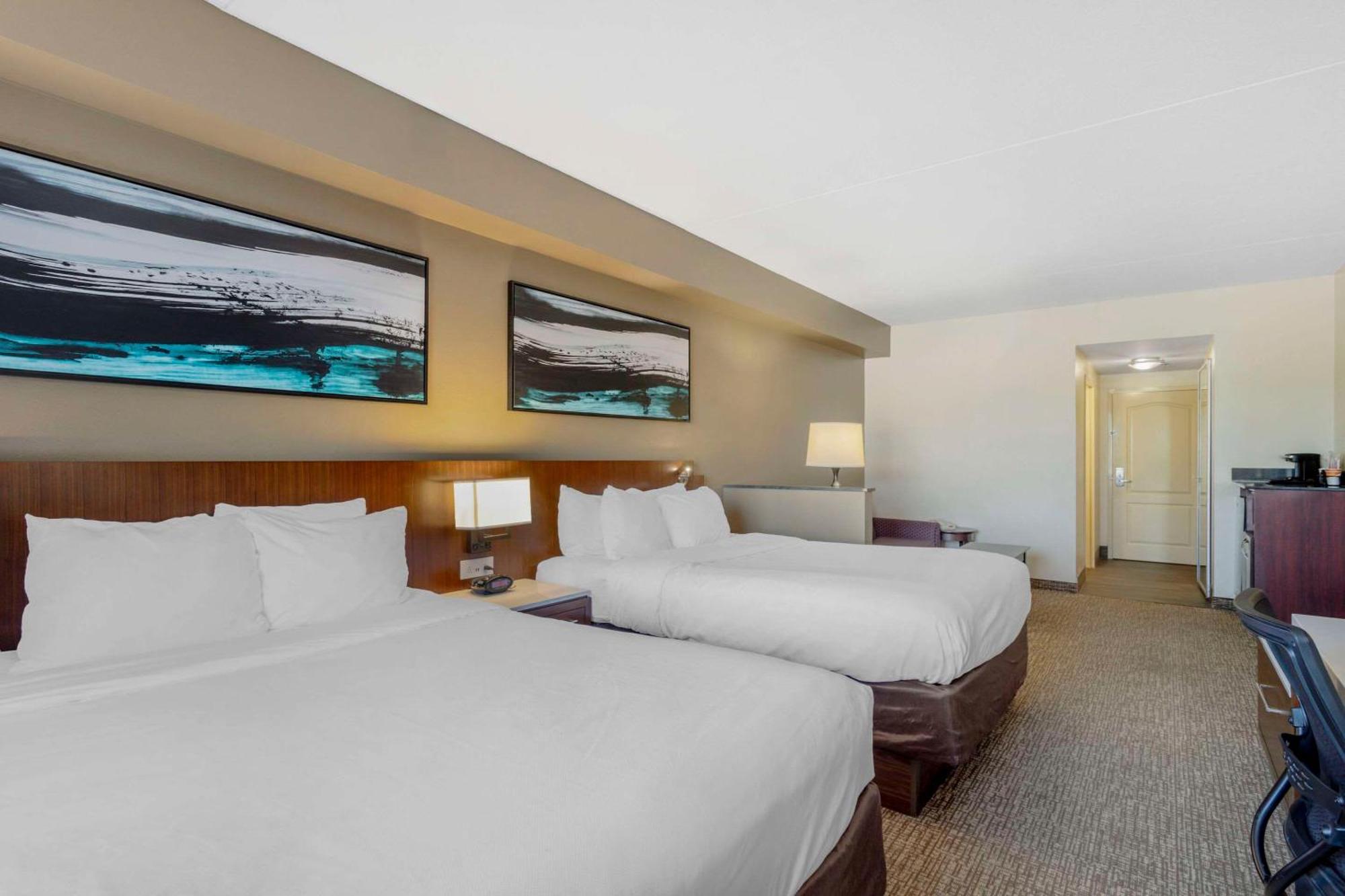 Queen Suite with Two Queen Beds - Non-Smoking