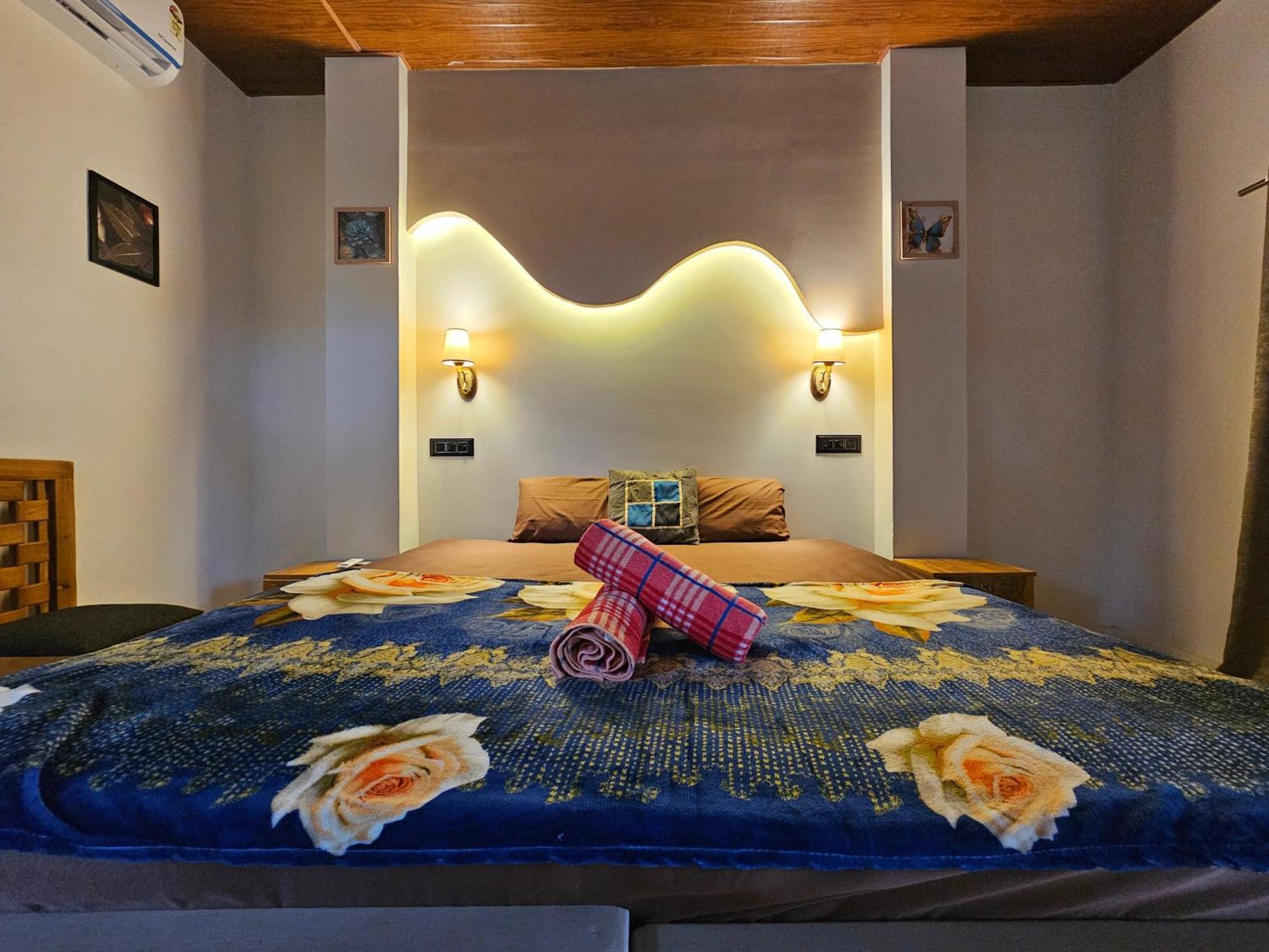 Deluxe Double Room with Balcony