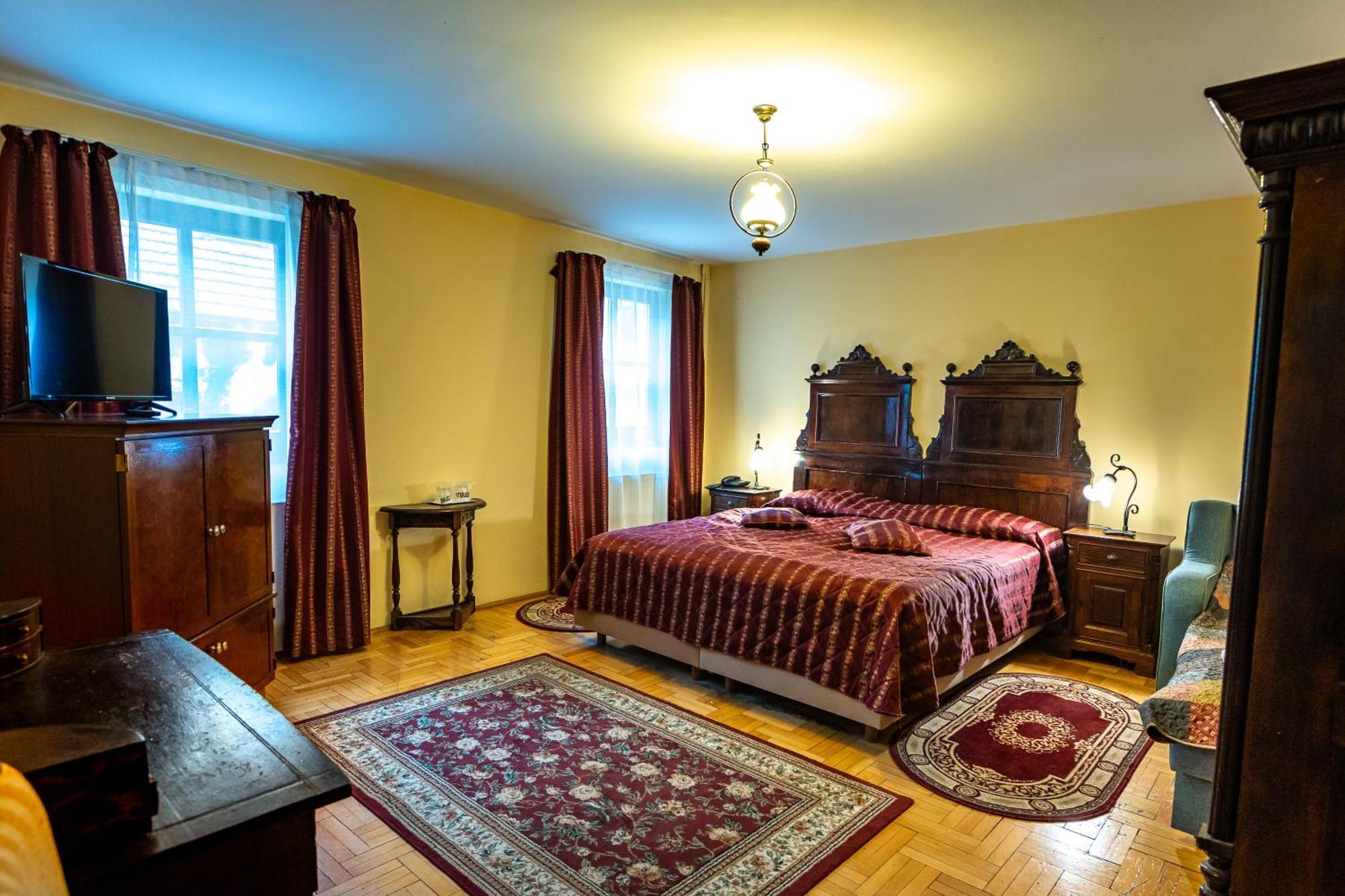 Economy Triple Room