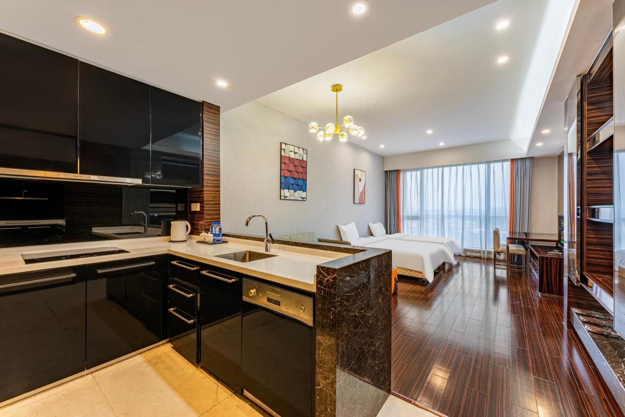 Deluxe Suite (3 Adults)